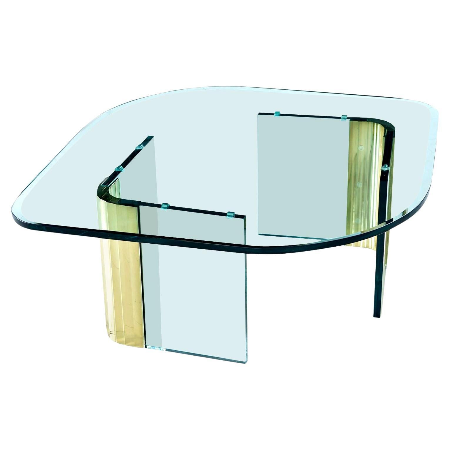 Table basse en verre et laiton festonné en cascade de la collection Pace par Leon Rosen