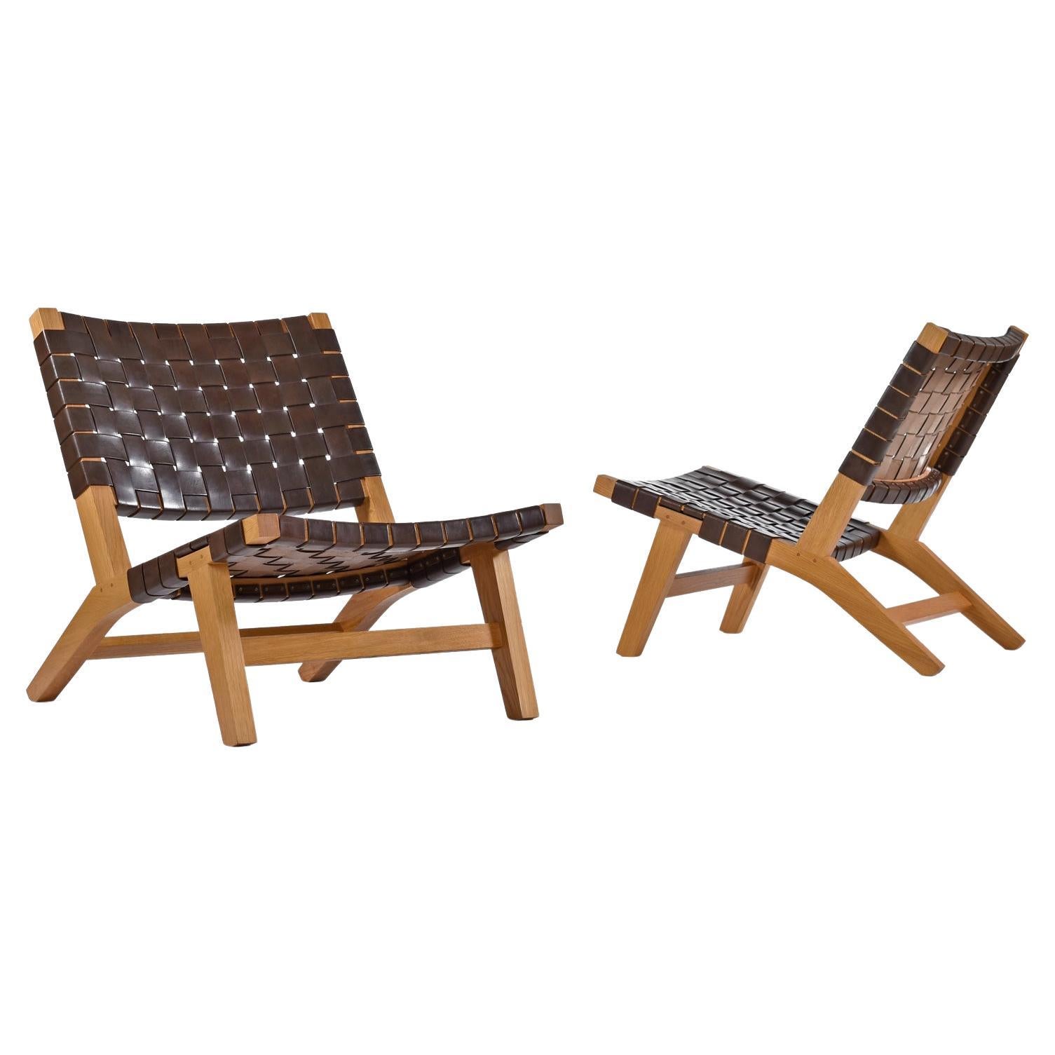 Sillones de estilo danés de fresno macizo con correa de cuero coñac 128 Lounge Chairs by De La Espada