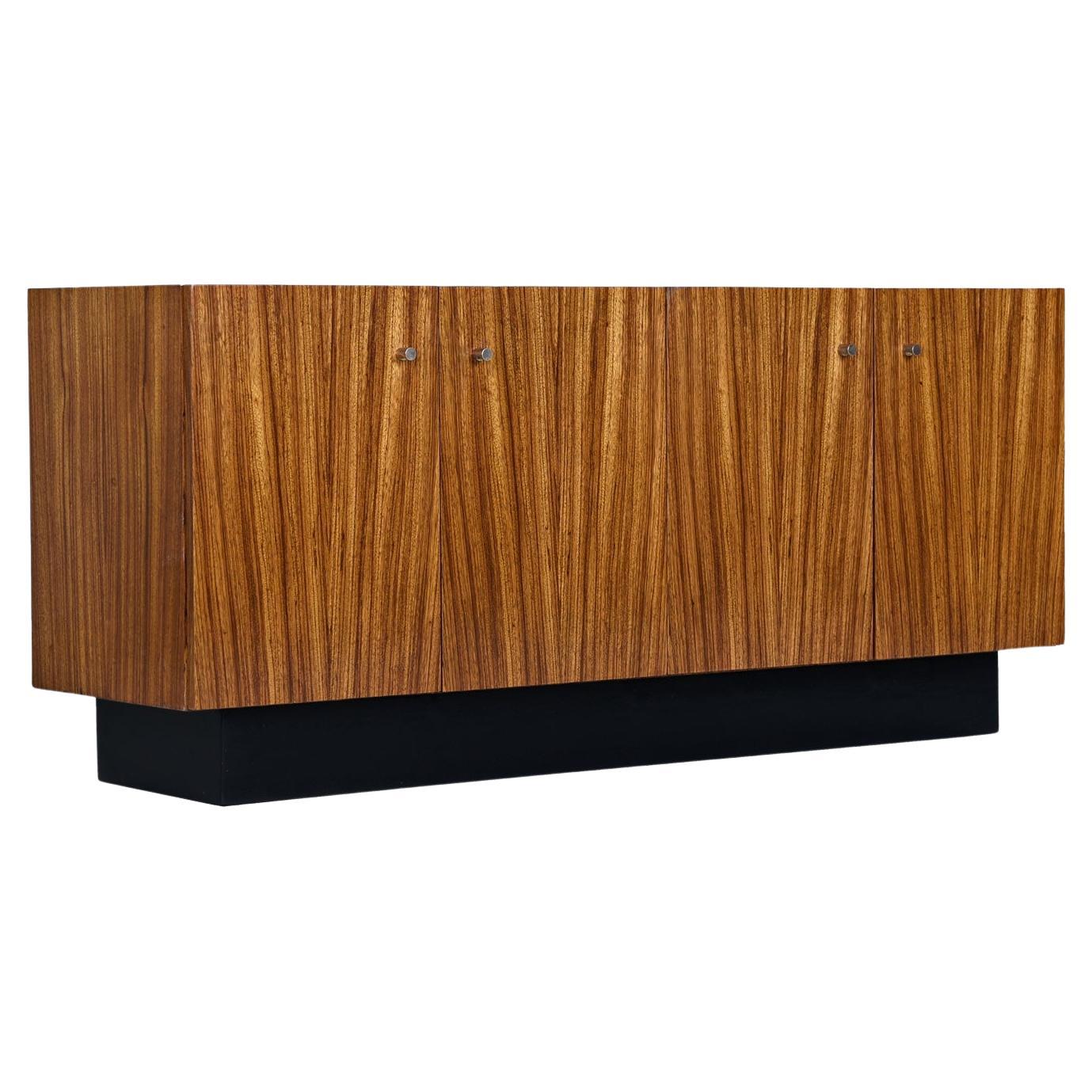 Milo Baughman para Thayer Coggin Armario credenza de madera de cebra en venta