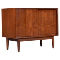 Lyby Mobler Armoire moderne danoise à portes coulissantes en teck