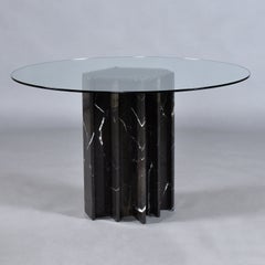 Table de salle à manger sur pied en marbre noir de style néo-Art déco italien, avec plateau rond en verre