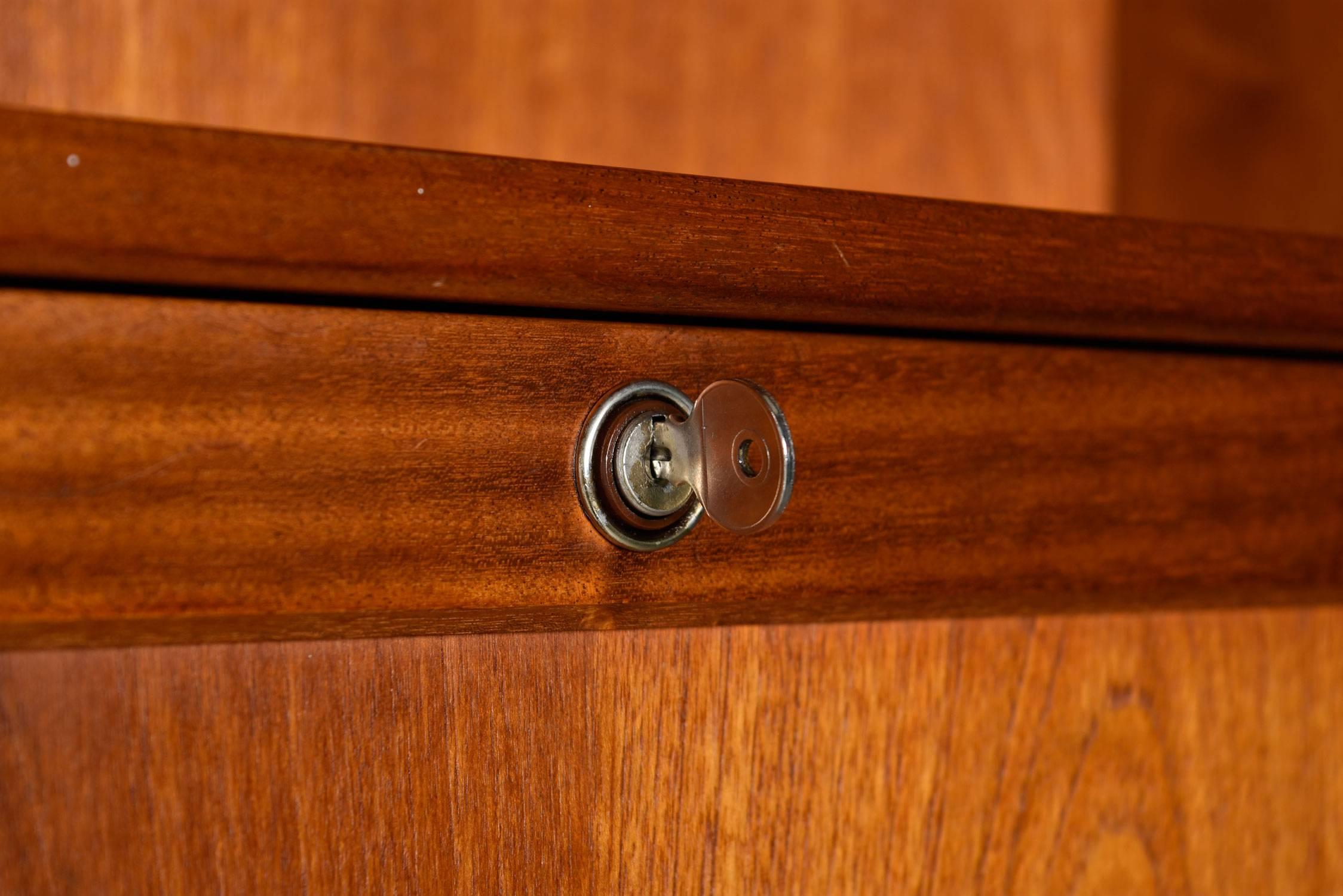 Scandinavian Modern English Teak Secretary Hutch by Nathan In Excellent Condition In Chattanooga, TN