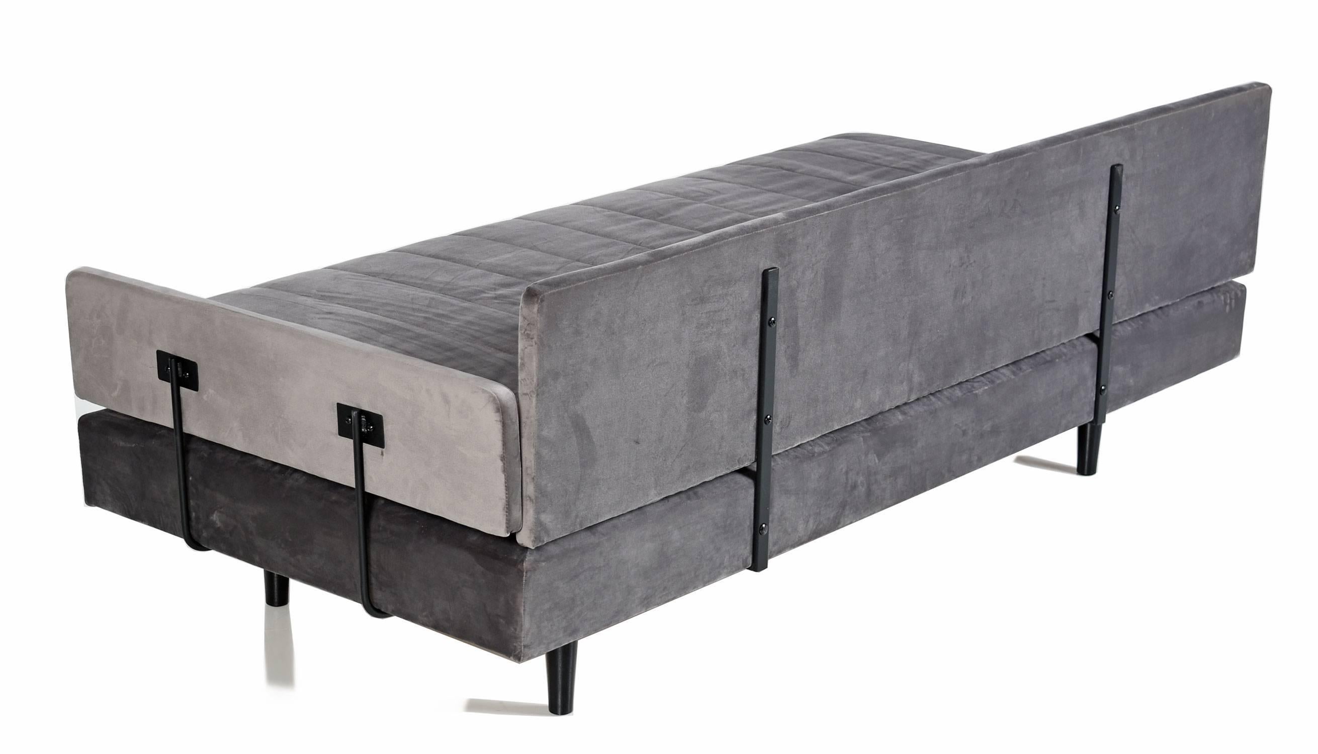 Custom Made Modern Modular Grey Velvet Daybed Sofa In Excellent Condition In Chattanooga, TN