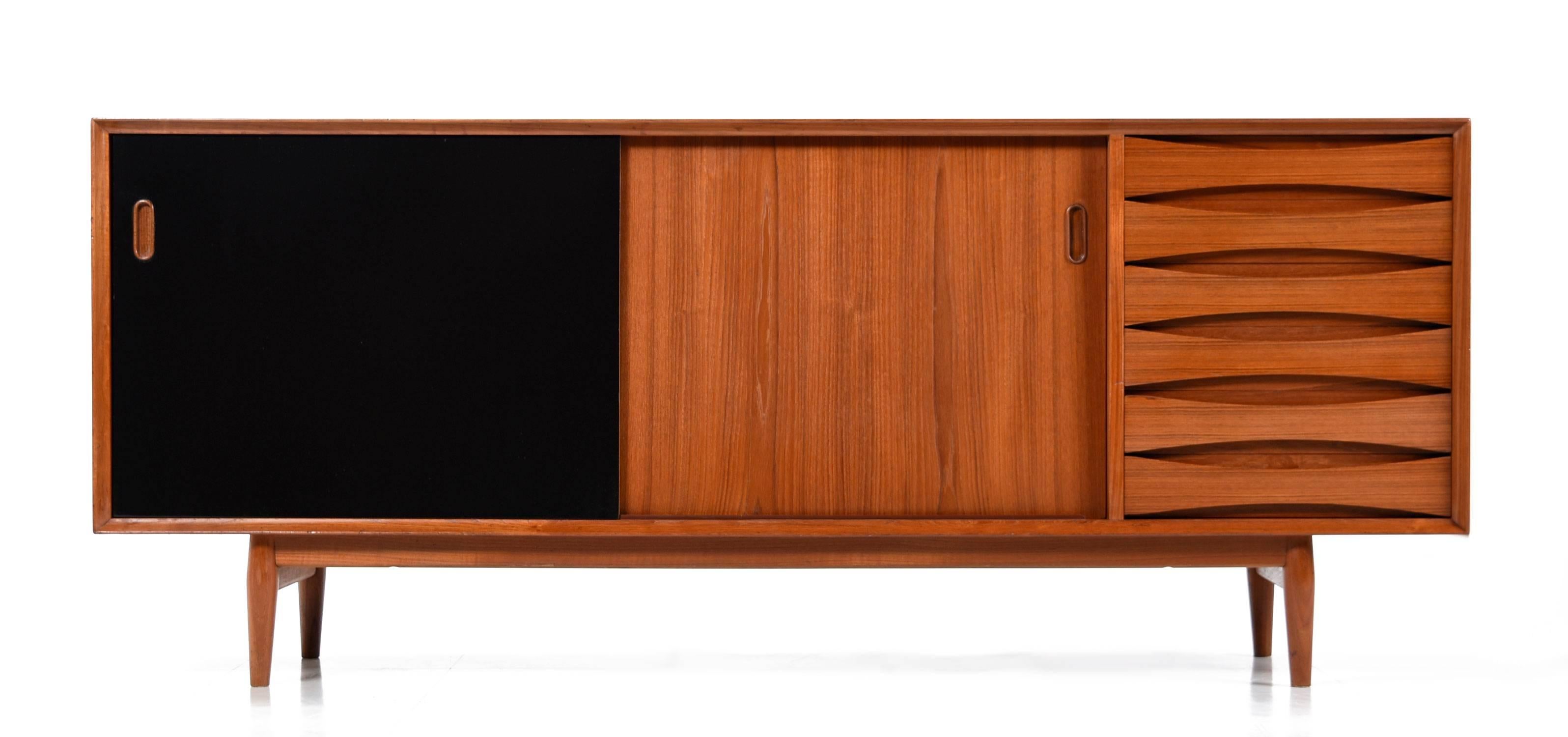 Mid-Century Modern Arne Vodder teak sideboard for Sibast Mobler, circa 1950s. This sideboard is a perfect marriage of design and function, featuring reversible cabinet doors with teak on one side and original black lacquer on the opposite side,