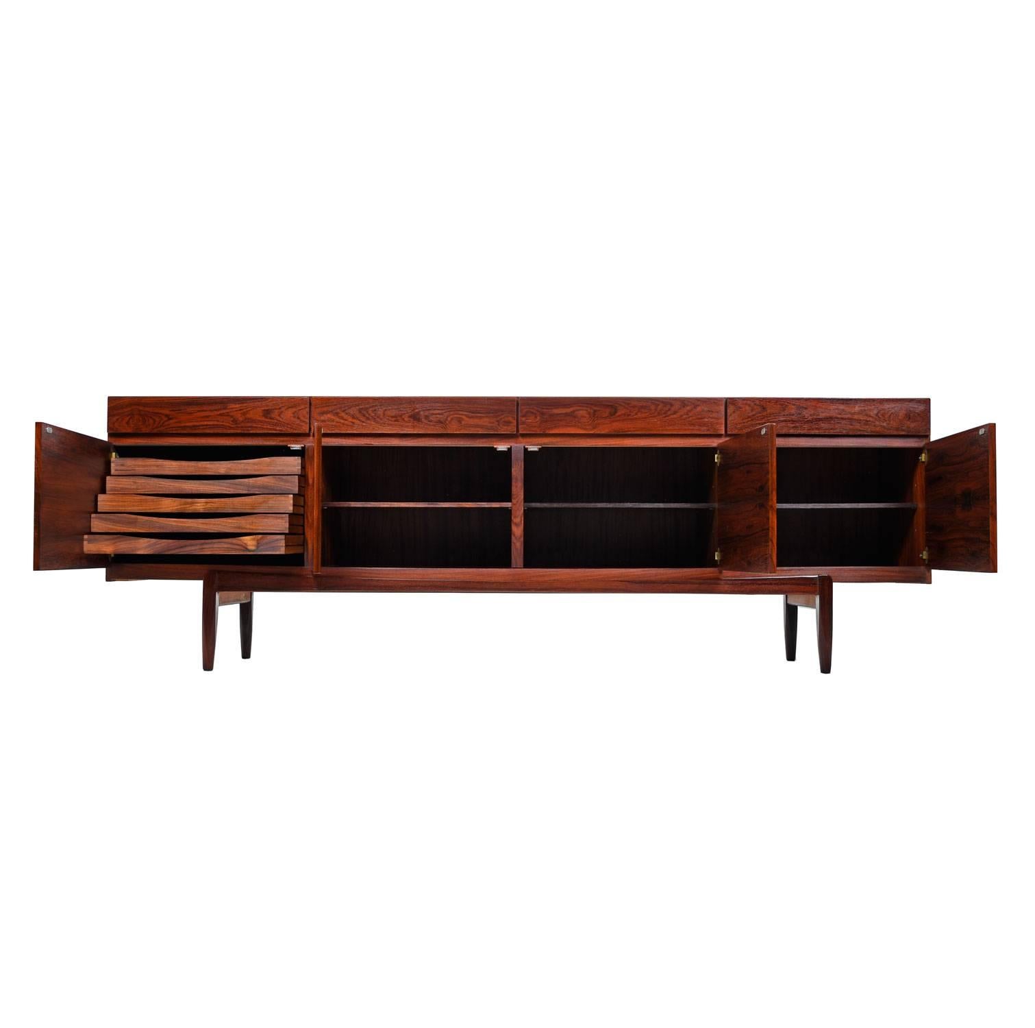 Danish Modern Brazilian Rosewood Credenza by Ib Kofod-Larsen, 1960s Model 66 In Excellent Condition In Chattanooga, TN