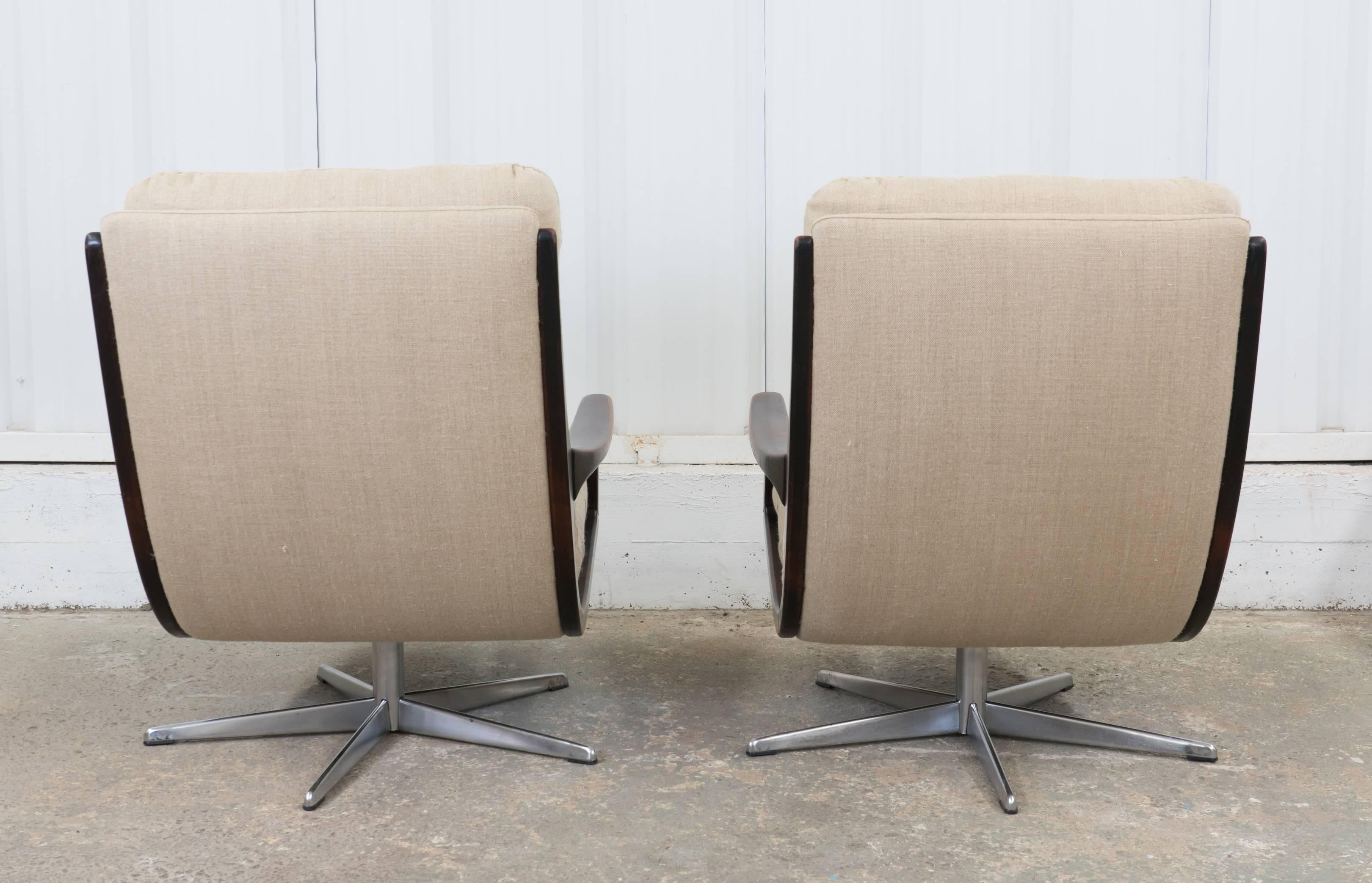 Pair of 1970s Swivel Chairs In Excellent Condition In Los Angeles, CA