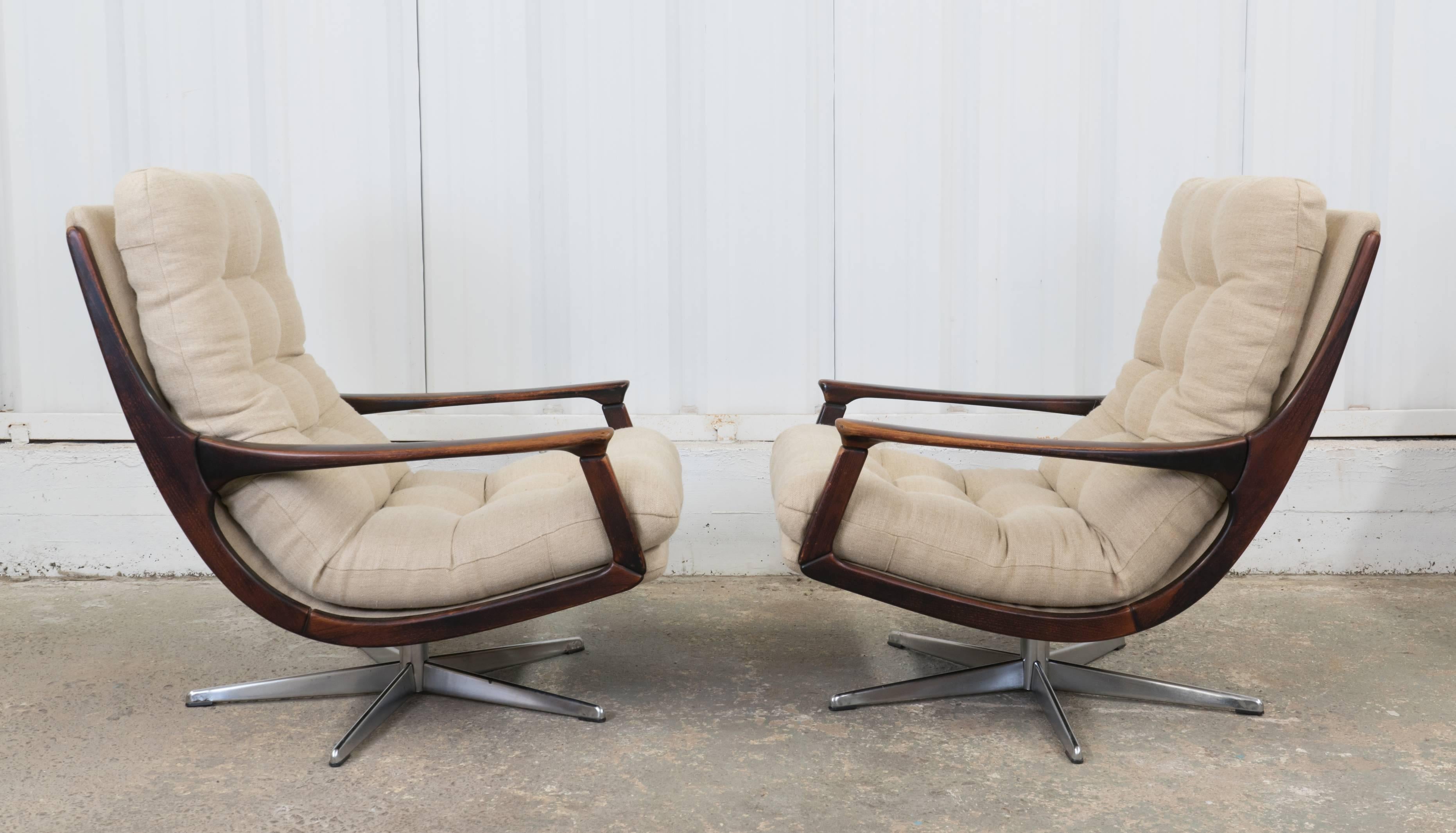 Pair of 1970s swivel walnut armchairs newly upholstered in a neutral hemp fabric with button tuft detail on the back and seat cushions. Beautifully aged wood arms and chrome swivel base.