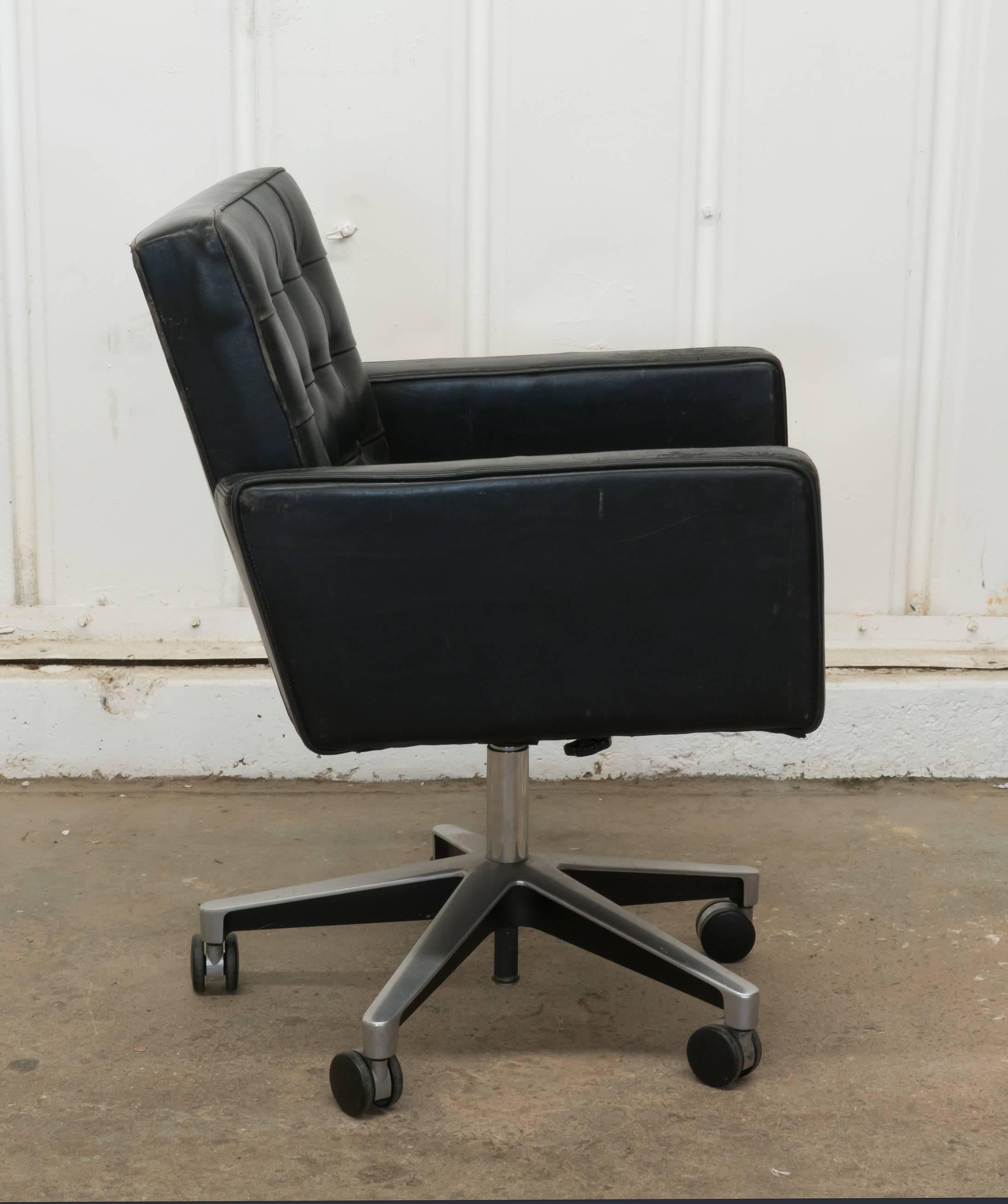 Mid-Century Modern Vintage Vincent Cafiero for Knoll Black Leather Swivel Desk Armchair