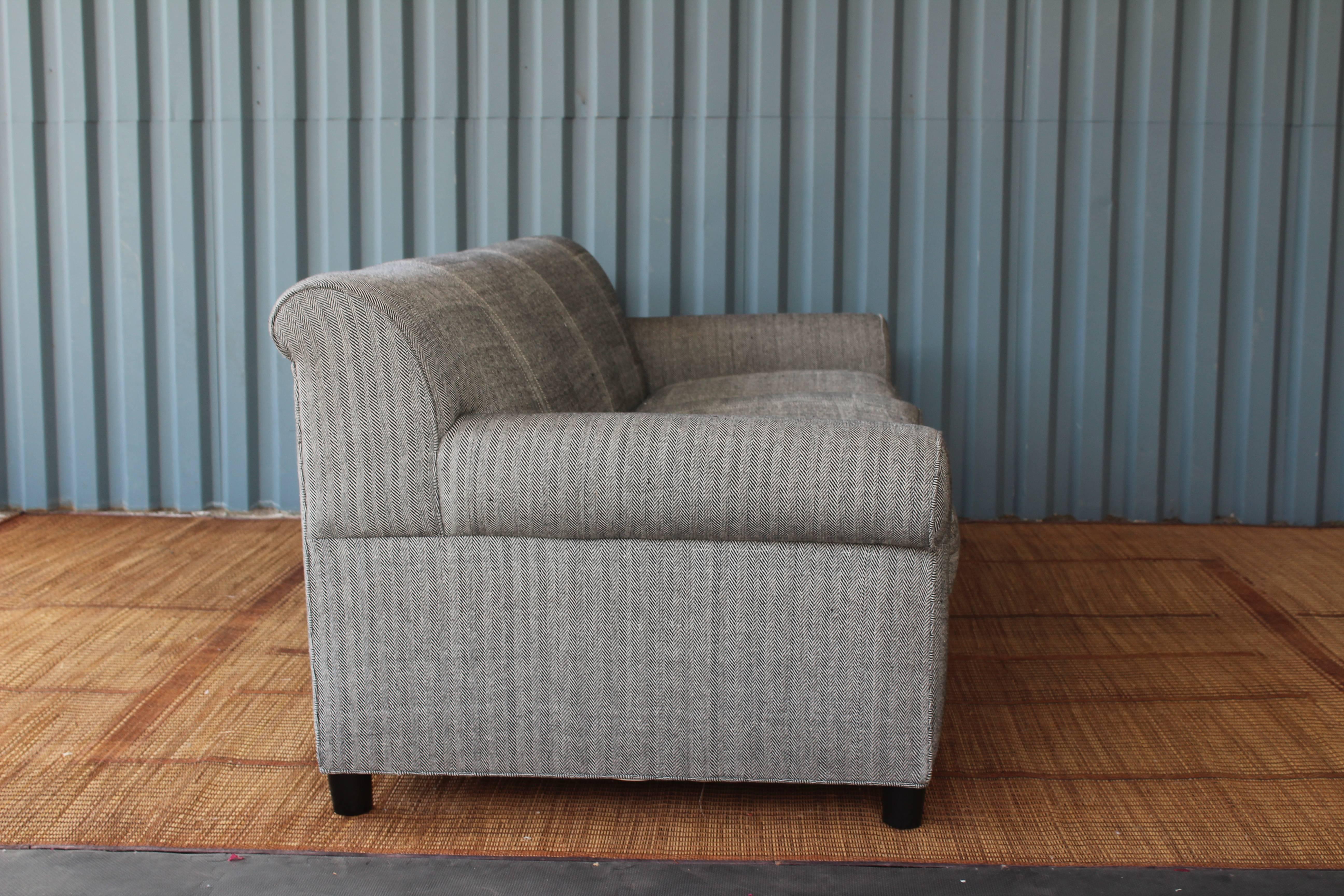 Sofa in Hand-Loomed Herringbone Textiles In Excellent Condition In Los Angeles, CA