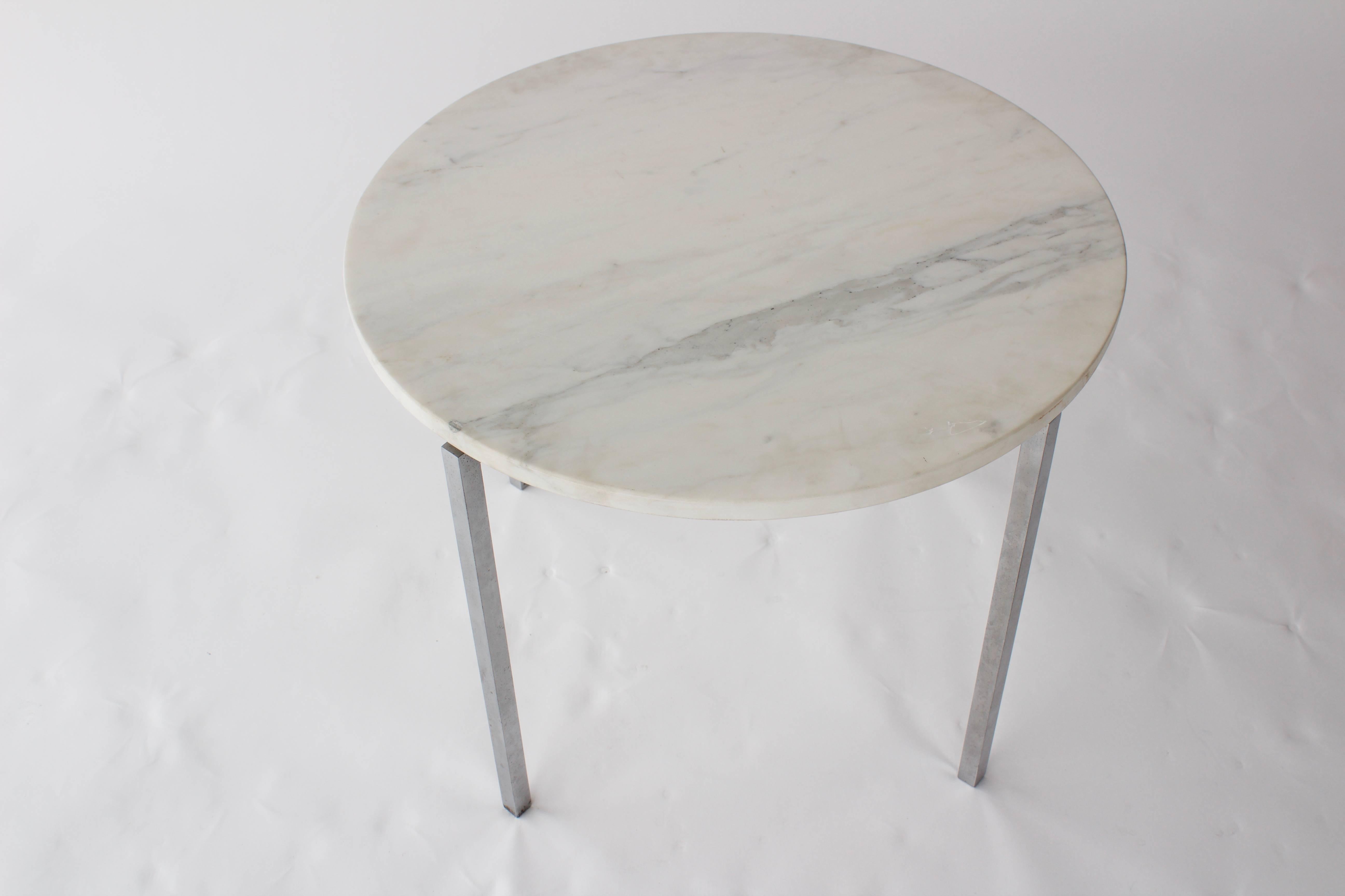 Simple, modern side table with marble and chrome steel base, attributed to Knoll, circa 1970s.