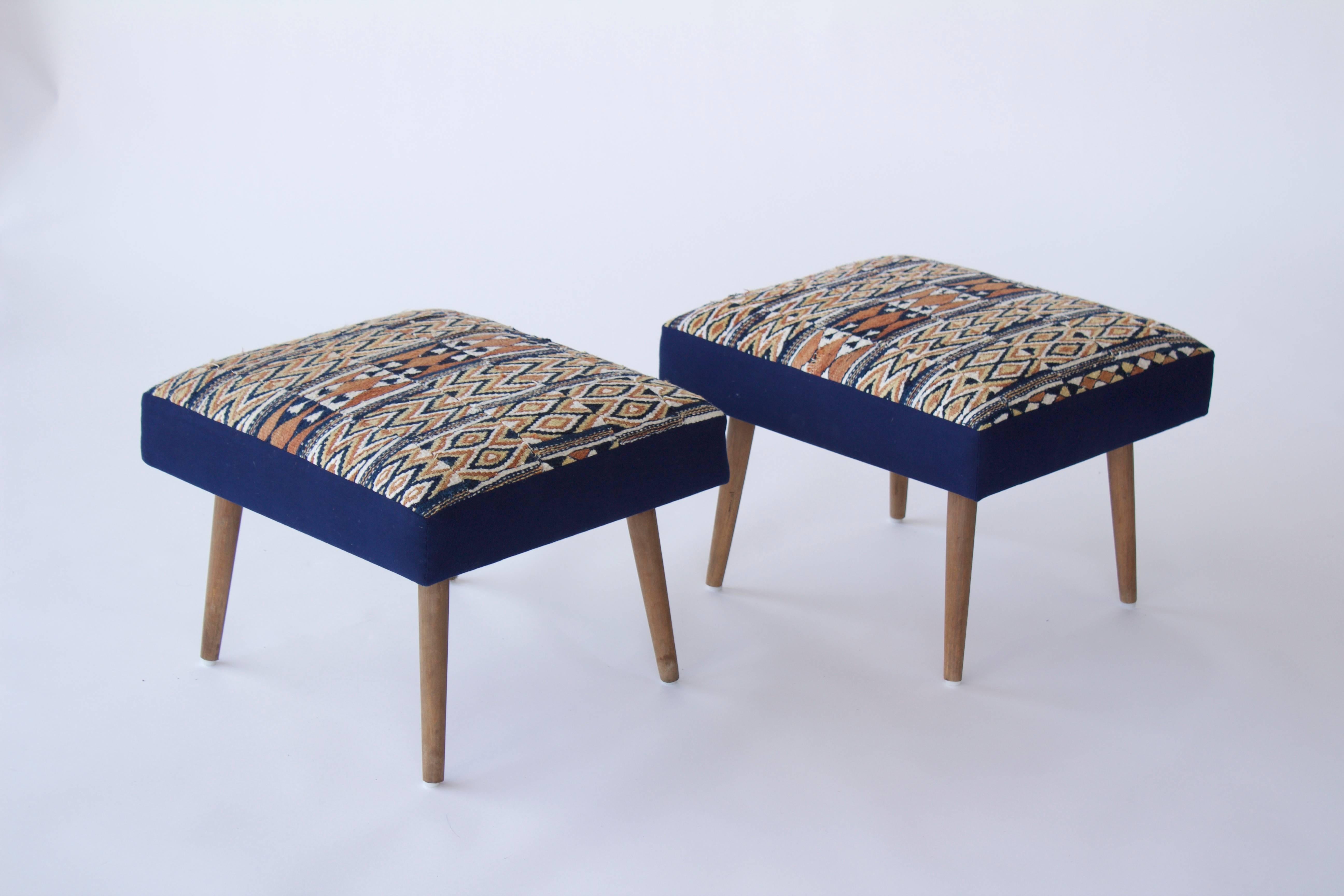 Pair of Vintage French Stools with Vintage African Textile In Excellent Condition In Los Angeles, CA