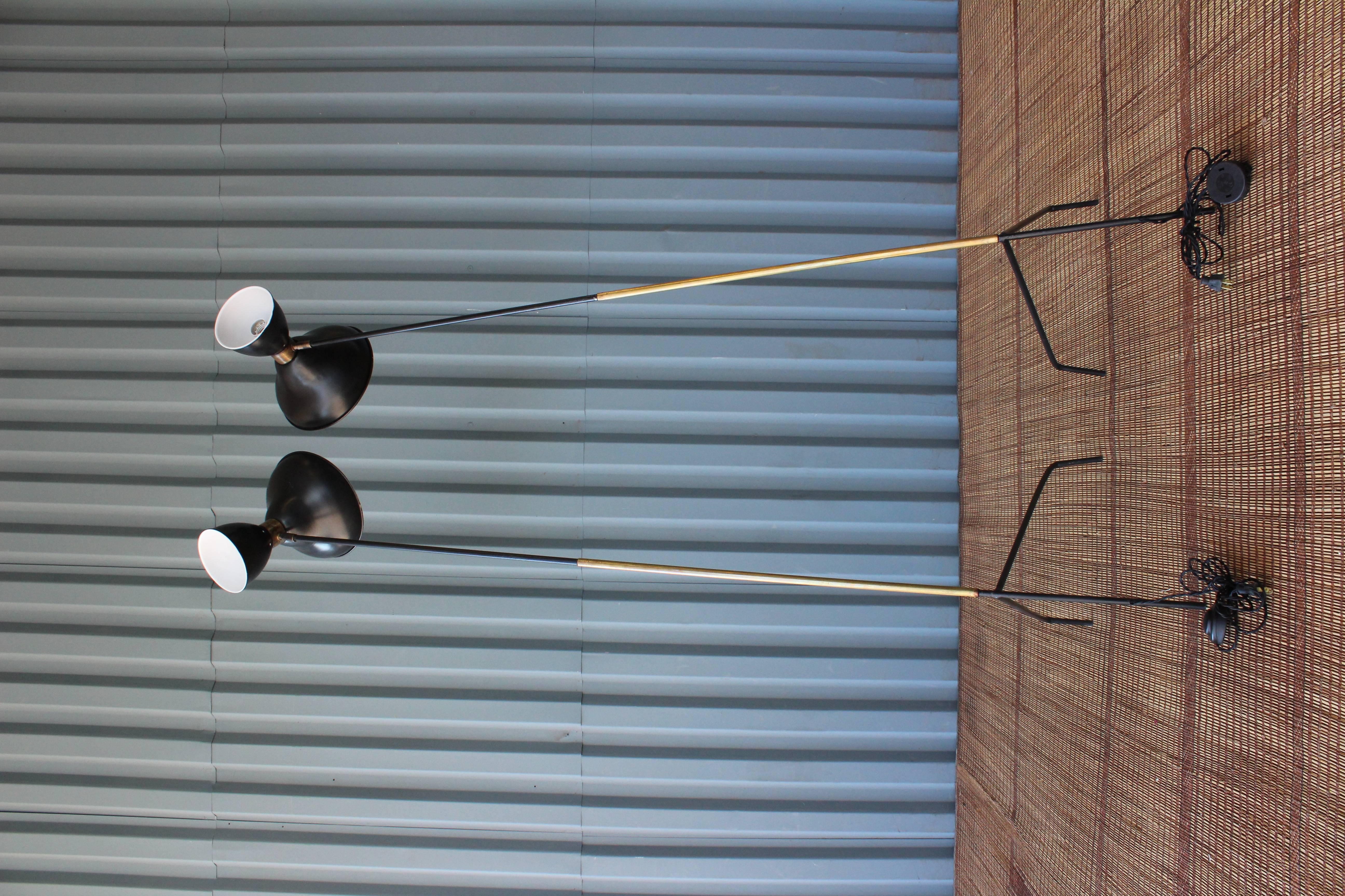 Mid-Century Modern Pair of 1950s Italian Modernist Floor Lamps in the Style of Gino Sarfatti