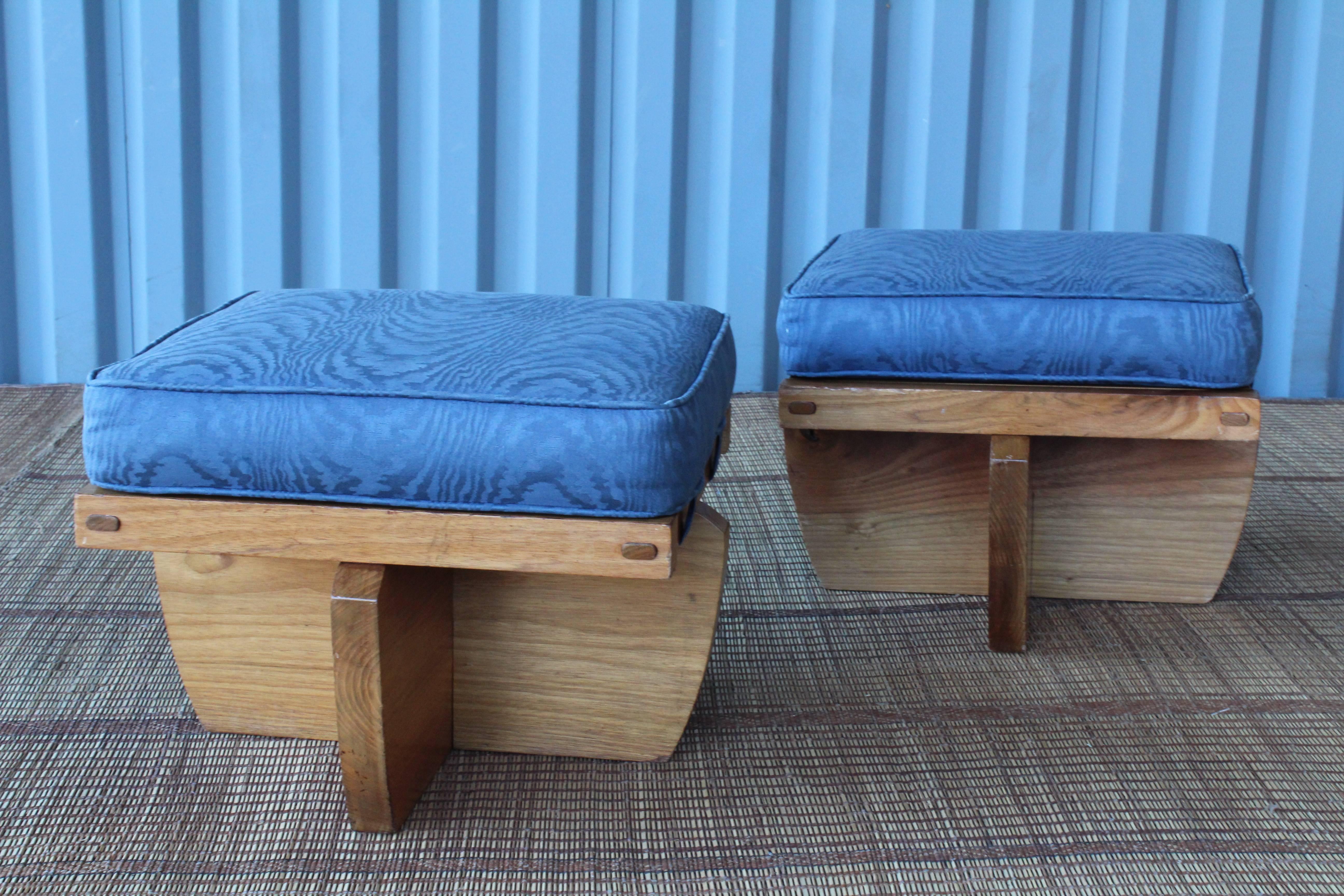 Organic Modern Pair of Stools in the Manner of George Nakashima
