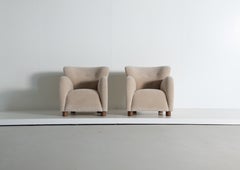 Ein hervorragendes Paar Loungesessel, neu gepolstert mit reinem Alpaka