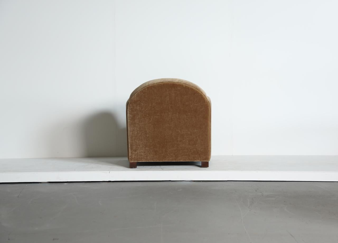 Silla Club de brazos curvos, tapizada en mohair puro Siglo XXI y contemporáneo en venta