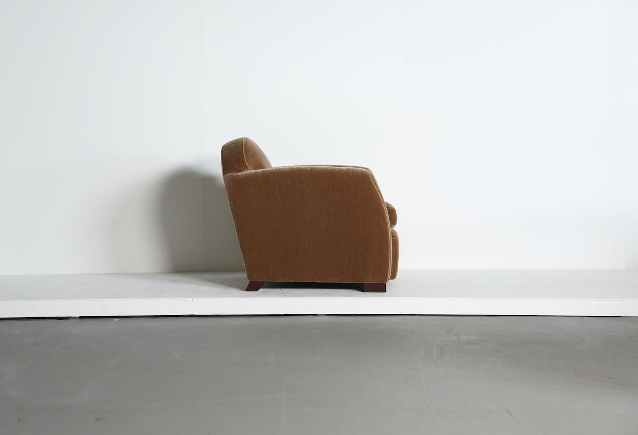 Silla Club de brazos curvos, tapizada en mohair puro en venta 1