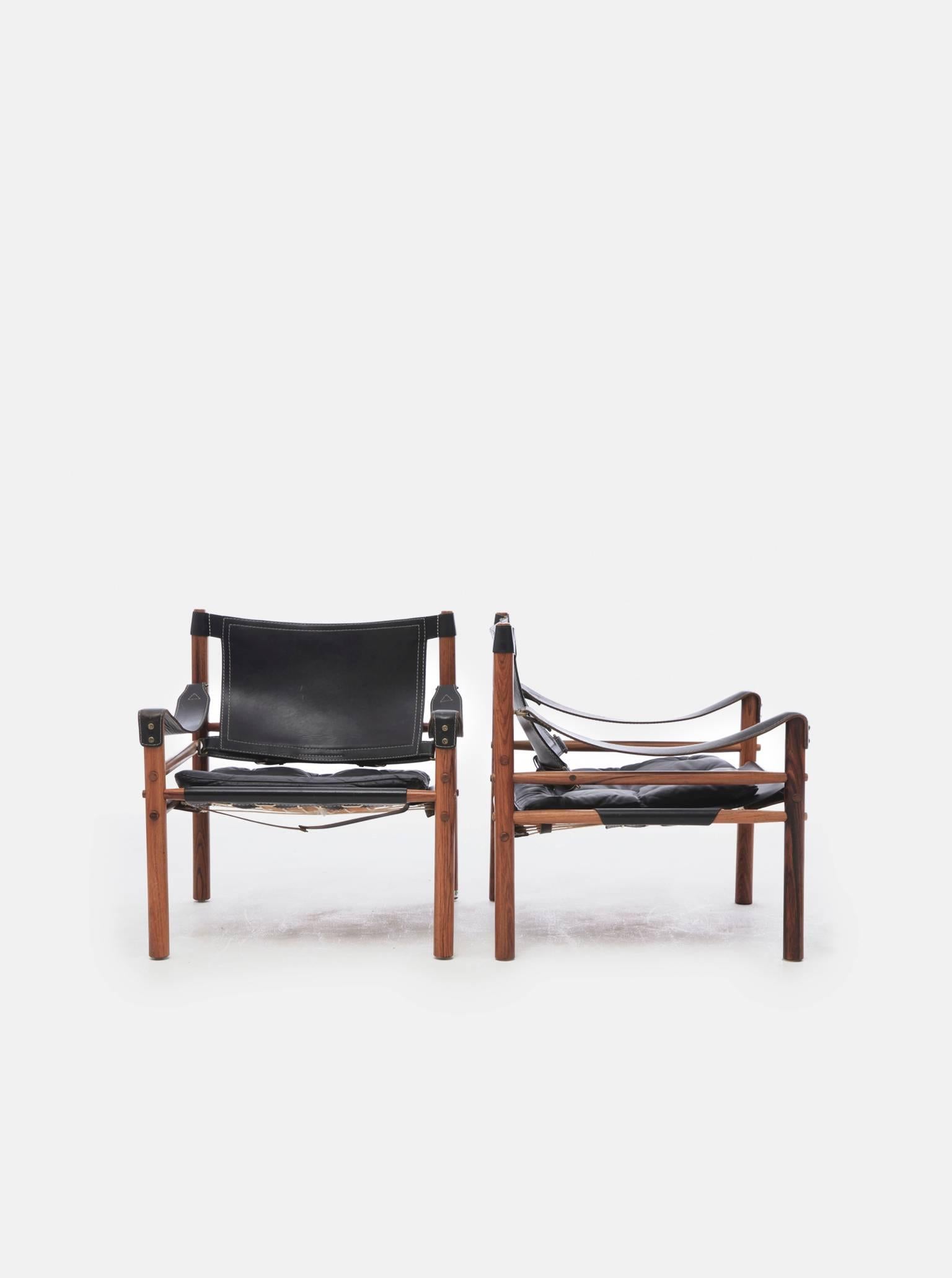 Super original pair of Arne Norell safari sirocco chair in rosewood and black leather, 1960s. Sweden. Authentic pair of chairs in very good vintage condition. Made by Aneby Mobler with makers label intact. Some minor signs of wear, relative to age