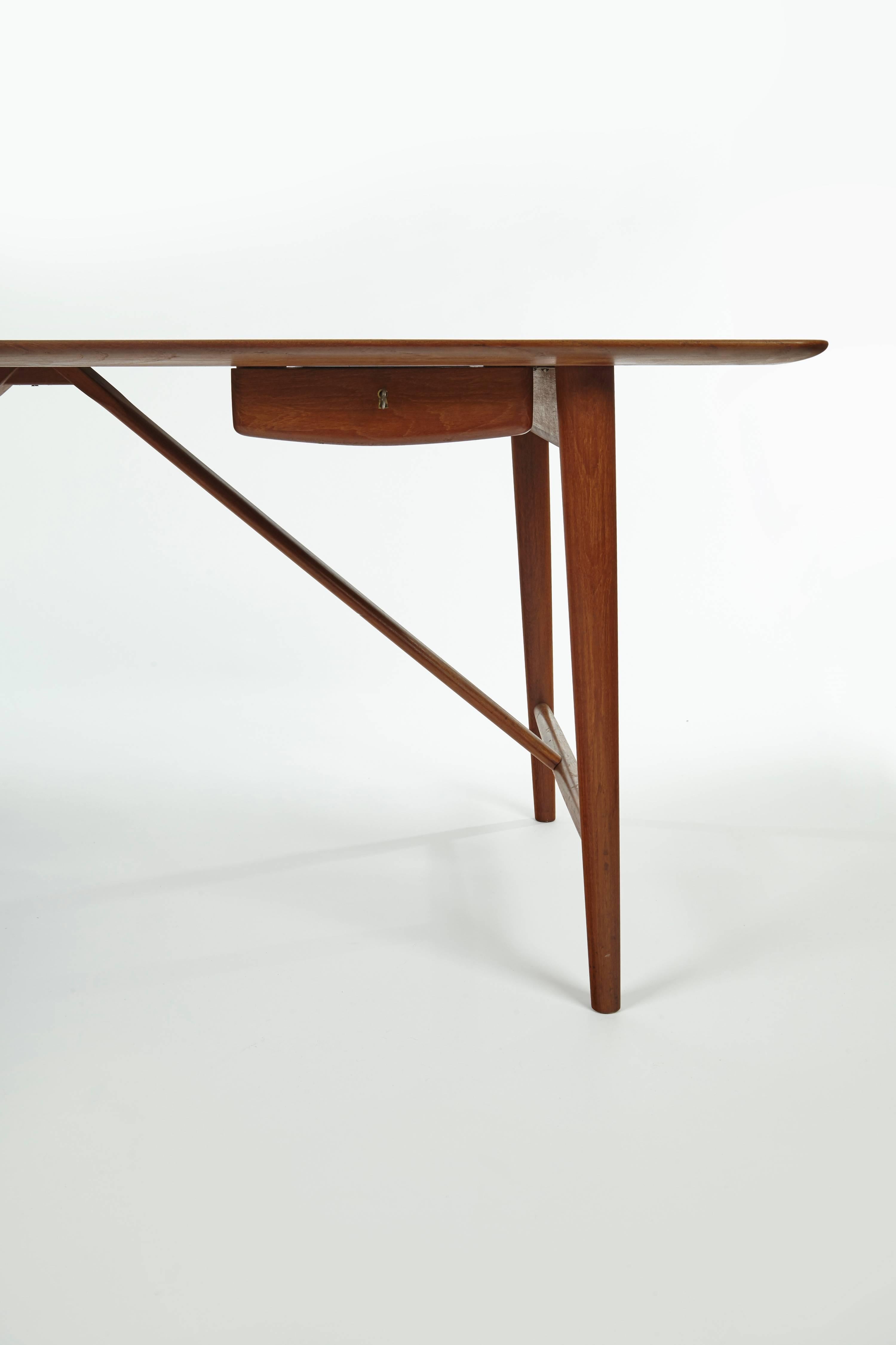 Peter Hvidt & Orla Mølgaard-Nielsen Desk, model 310. Denmark, 1950s In Good Condition In London, GB