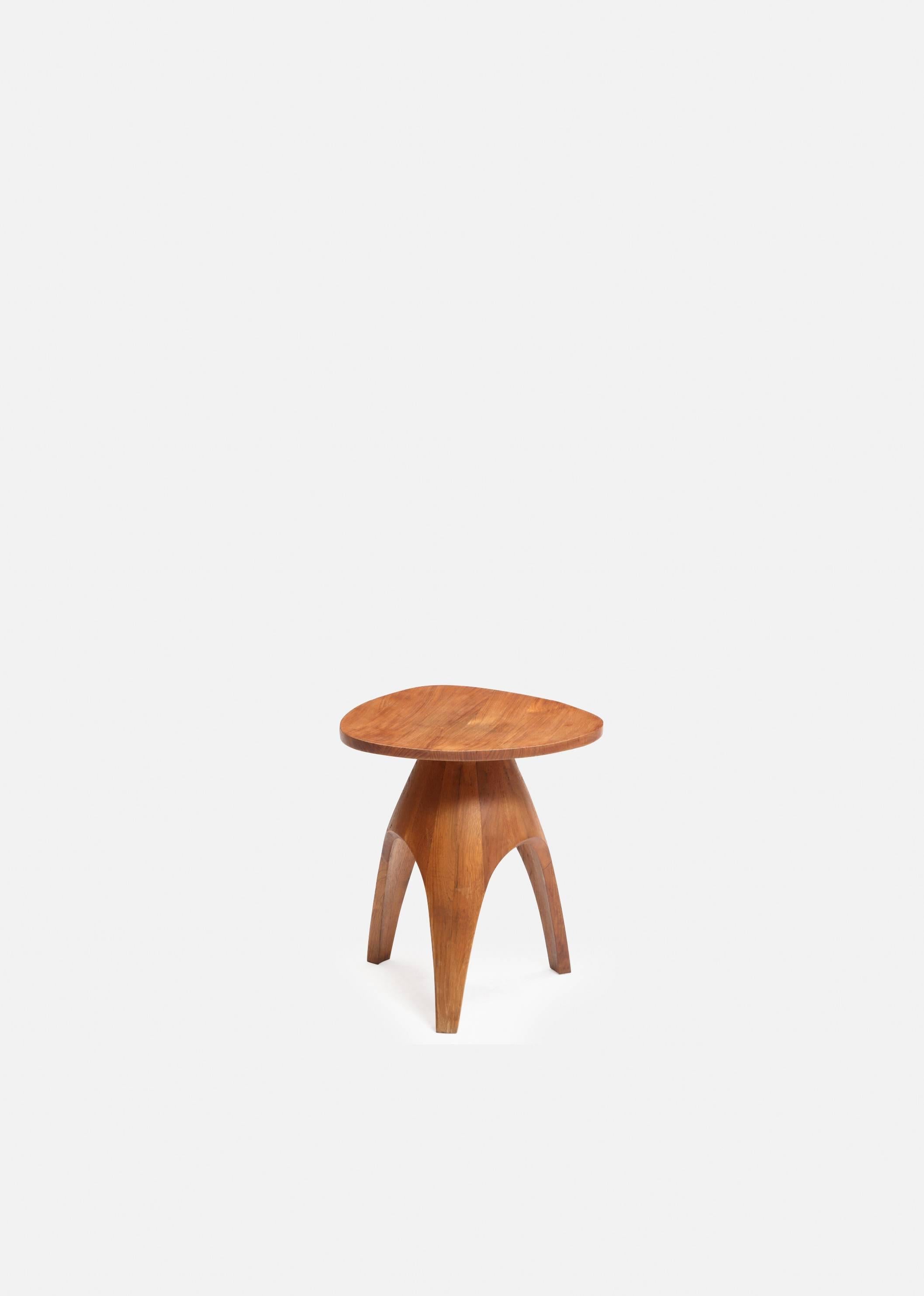 A rare Jens H. Quistgaard three-legged sculptural stool, with solid oak legs.

Stamped IHQ. Manufactured by Nissen, Langaa, 1950s.

H. 45 cm 
Diam. 41 cm.