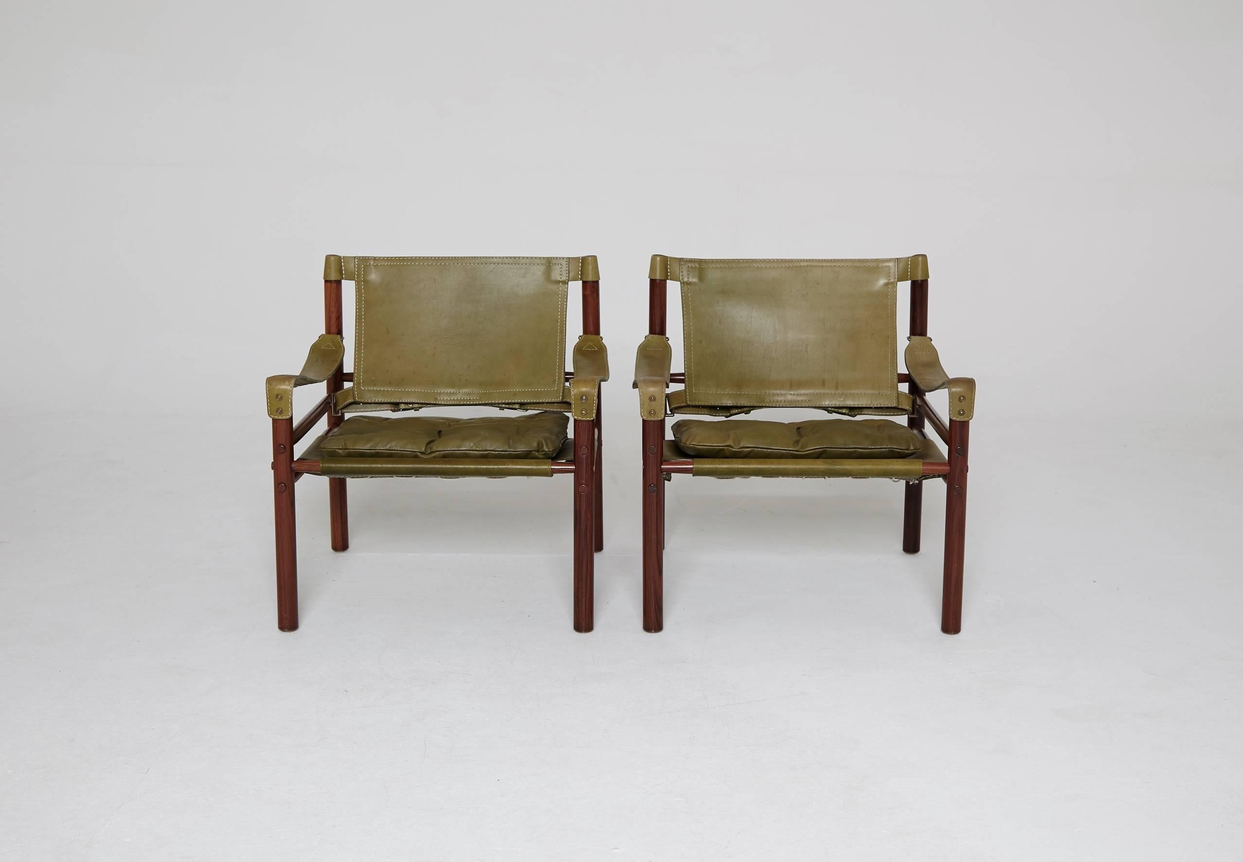 A beautiful original pair of Arne Norell safari sirocco chairs in rosewood and green leather, 1960s-1970s, Sweden.