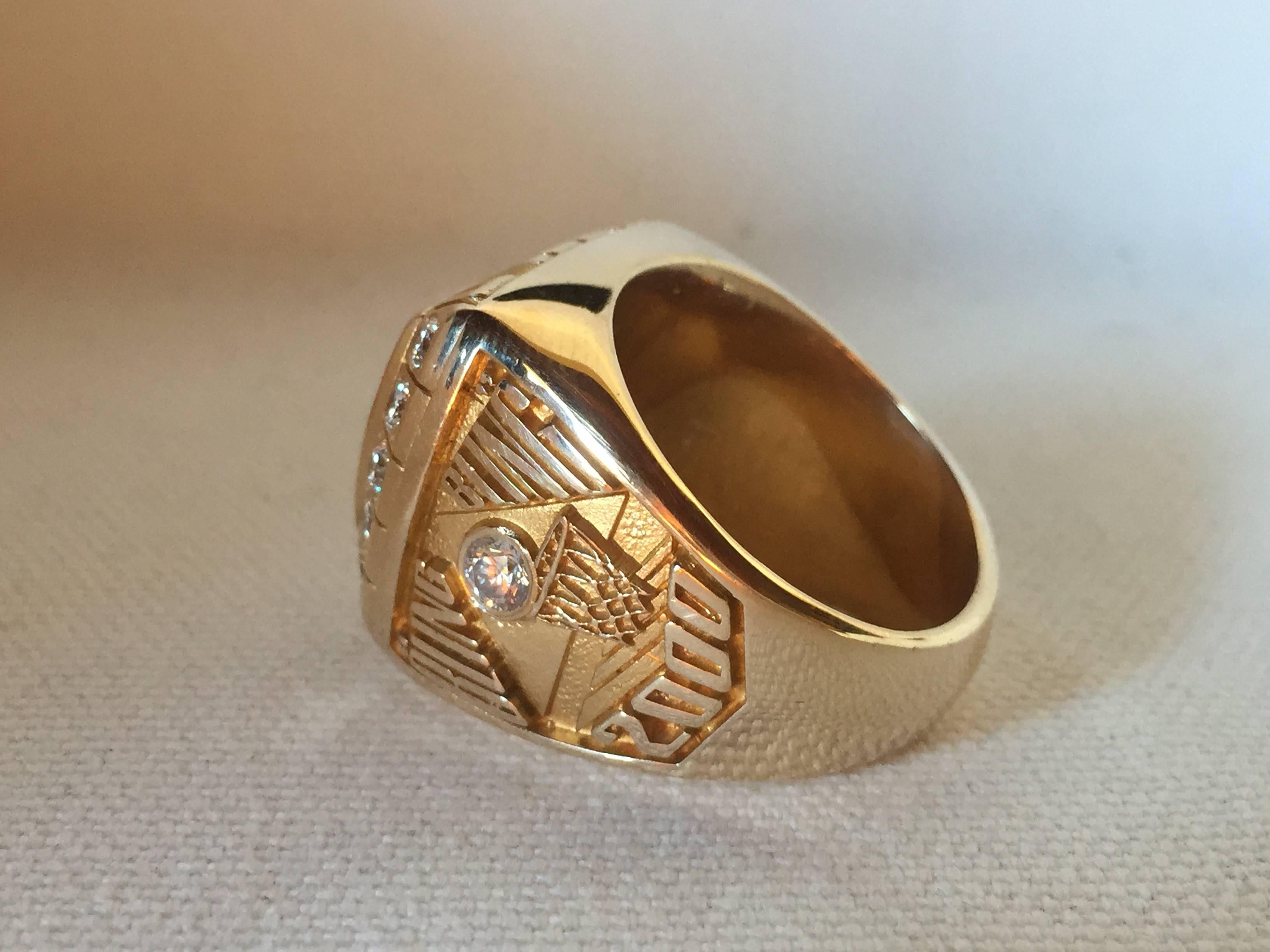 Contemporary 2000 Los Angeles Lakers NBA Championship Ring with Original Presentation Box For Sale