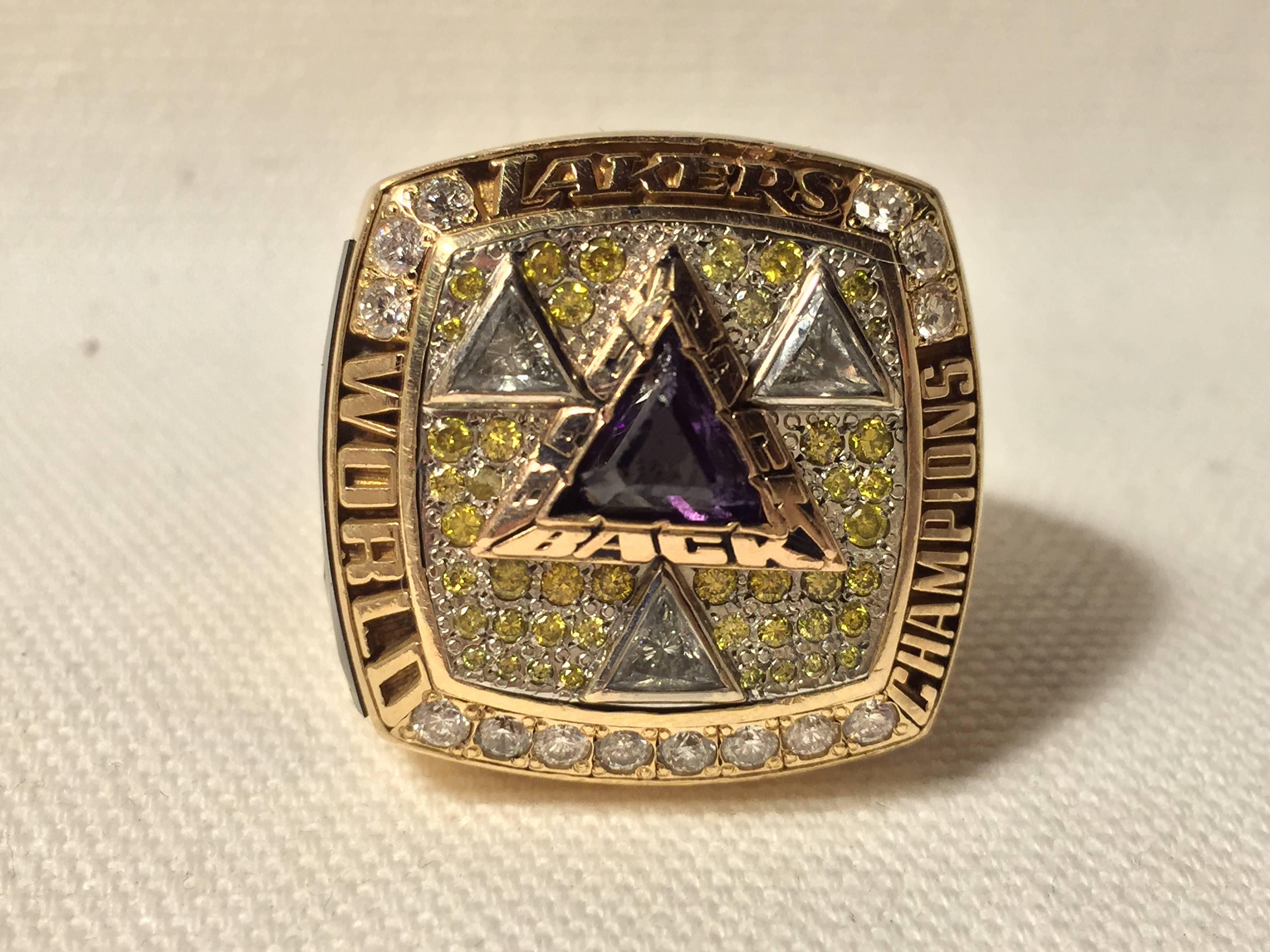 2002 Los Angeles Lakers NBA Championship ring with original presentation box. This is the same ring players received and is a full size 