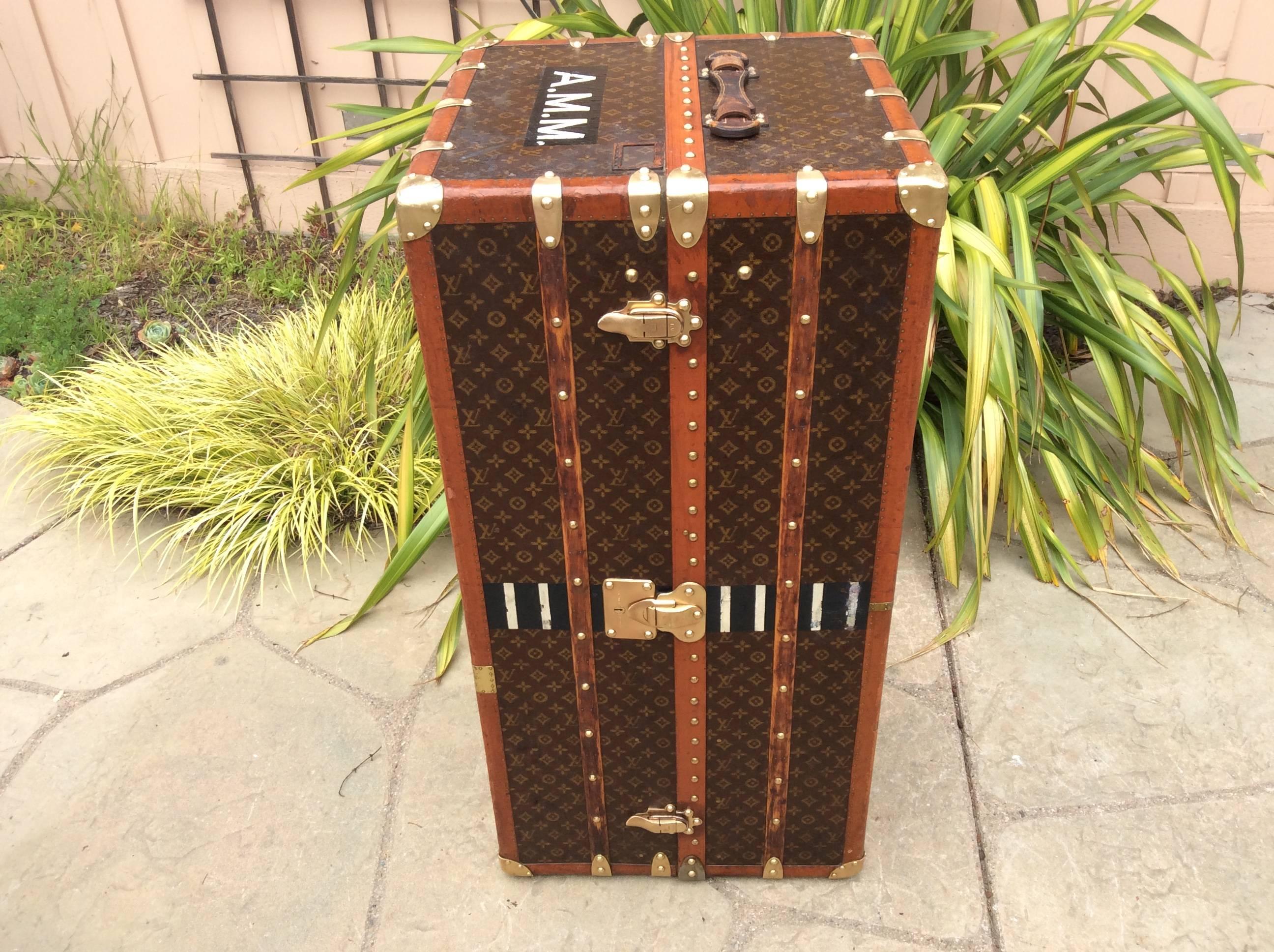 Louis Vuitton vintage wardrobe steamer trunk. Trunk measures 22 x 22 x 44. This is a very complete trunk, all original and complete including all original hardware, handle and complete interior. Absolutely beautiful trunk.

This gorgeous Louis