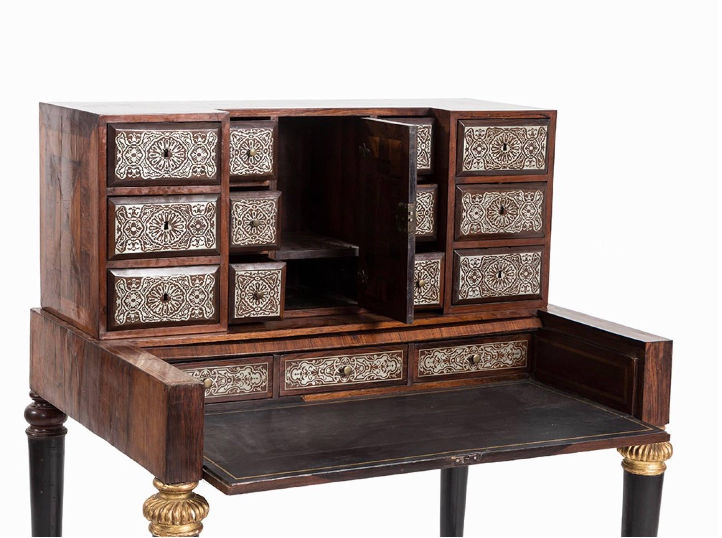 Gorgeous 18th Century Tin Marquetry Writing Desk/ Cabinet In Good Condition For Sale In Brussels, BE