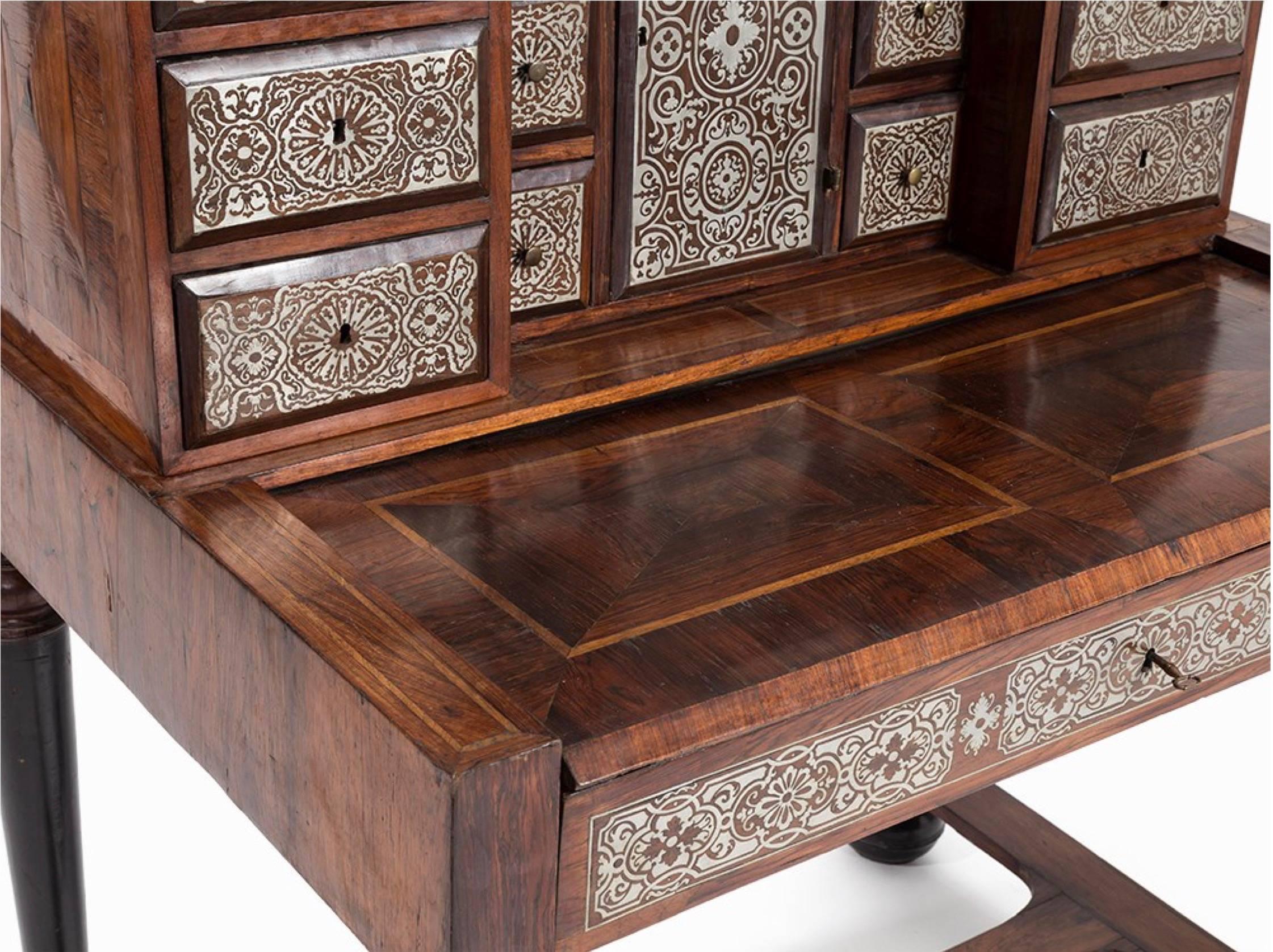 Wunderschöner Schreibtisch/Schrank aus Zinn mit Intarsien aus dem 18. Jahrhundert im Angebot 2