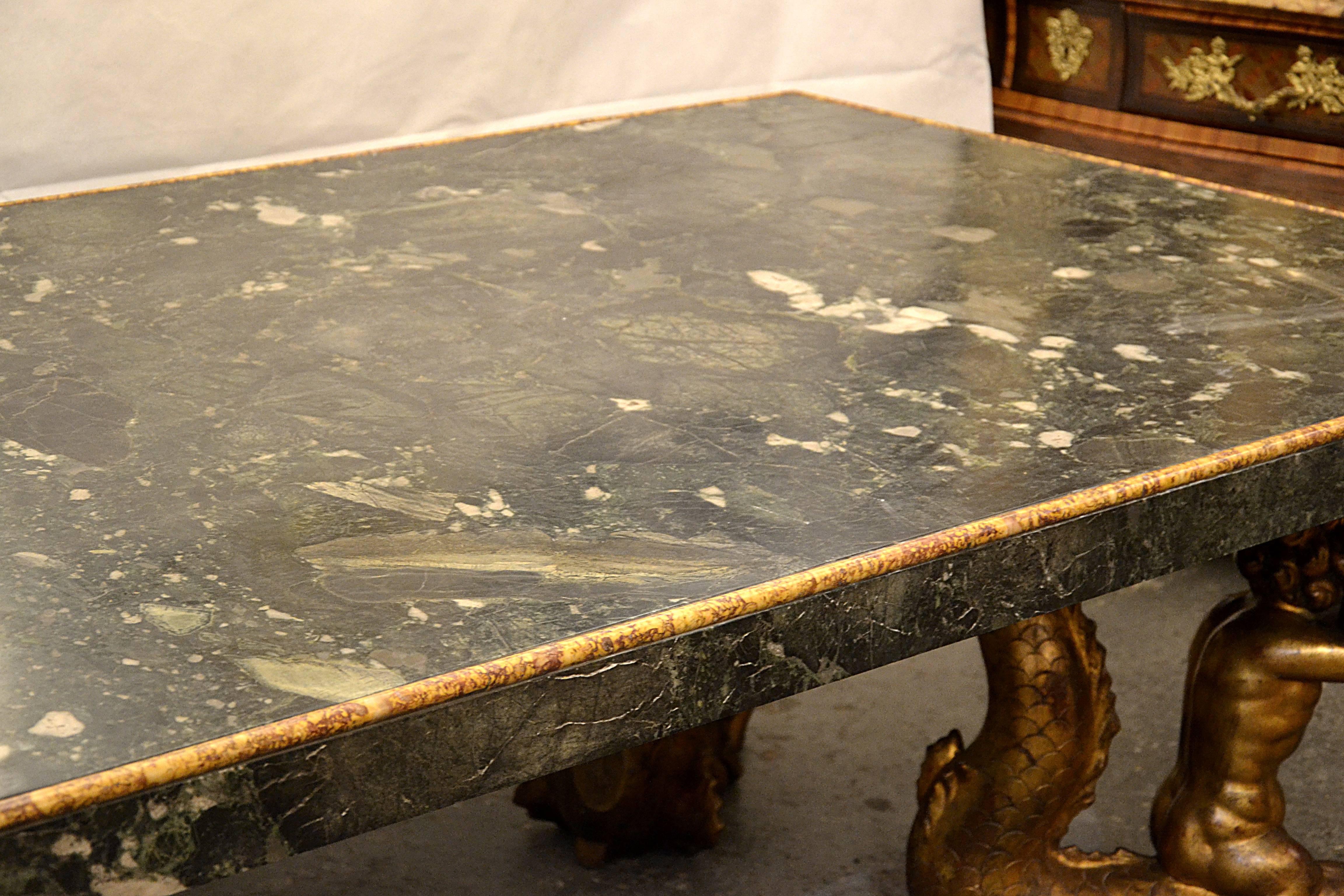 Grand Italian Marble and Carved Gilt Stucco Dining Table In Excellent Condition In Brussels, BE