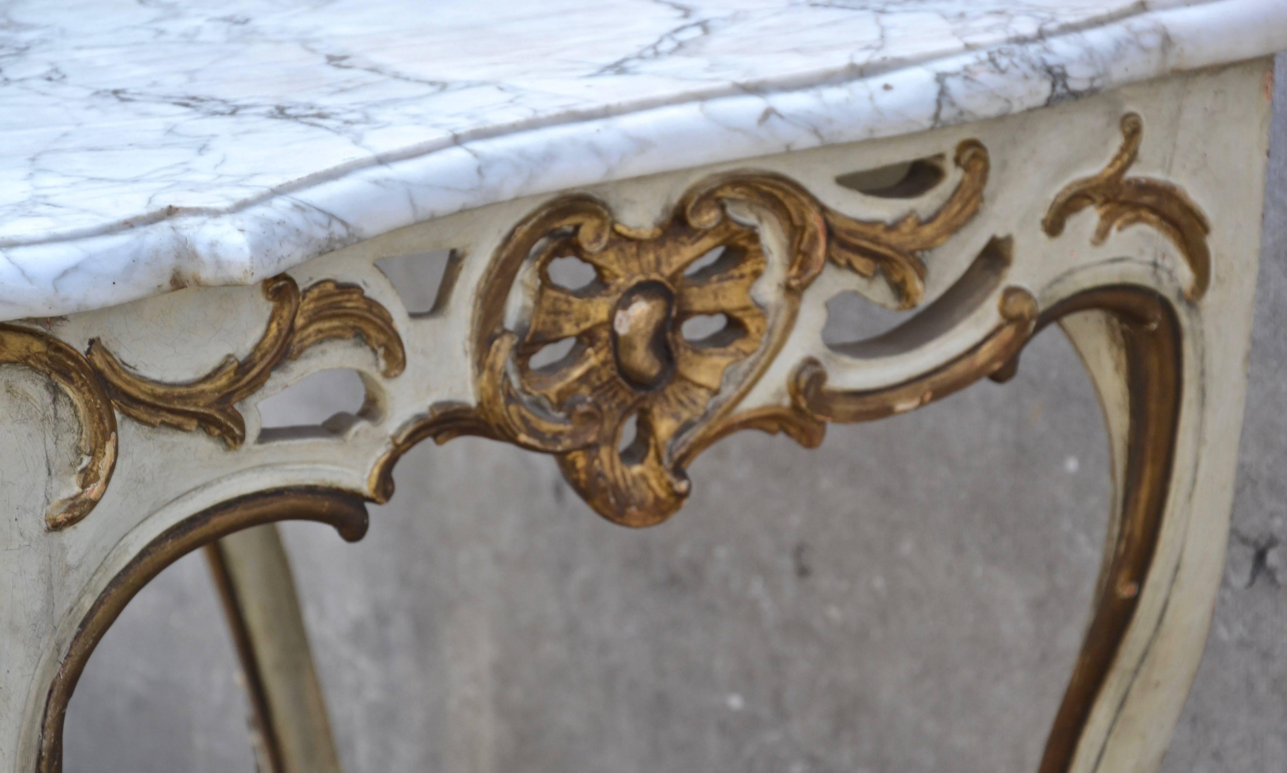 Elegant 18th Century Italian Rococo Console in Marble and Carved Wood 2