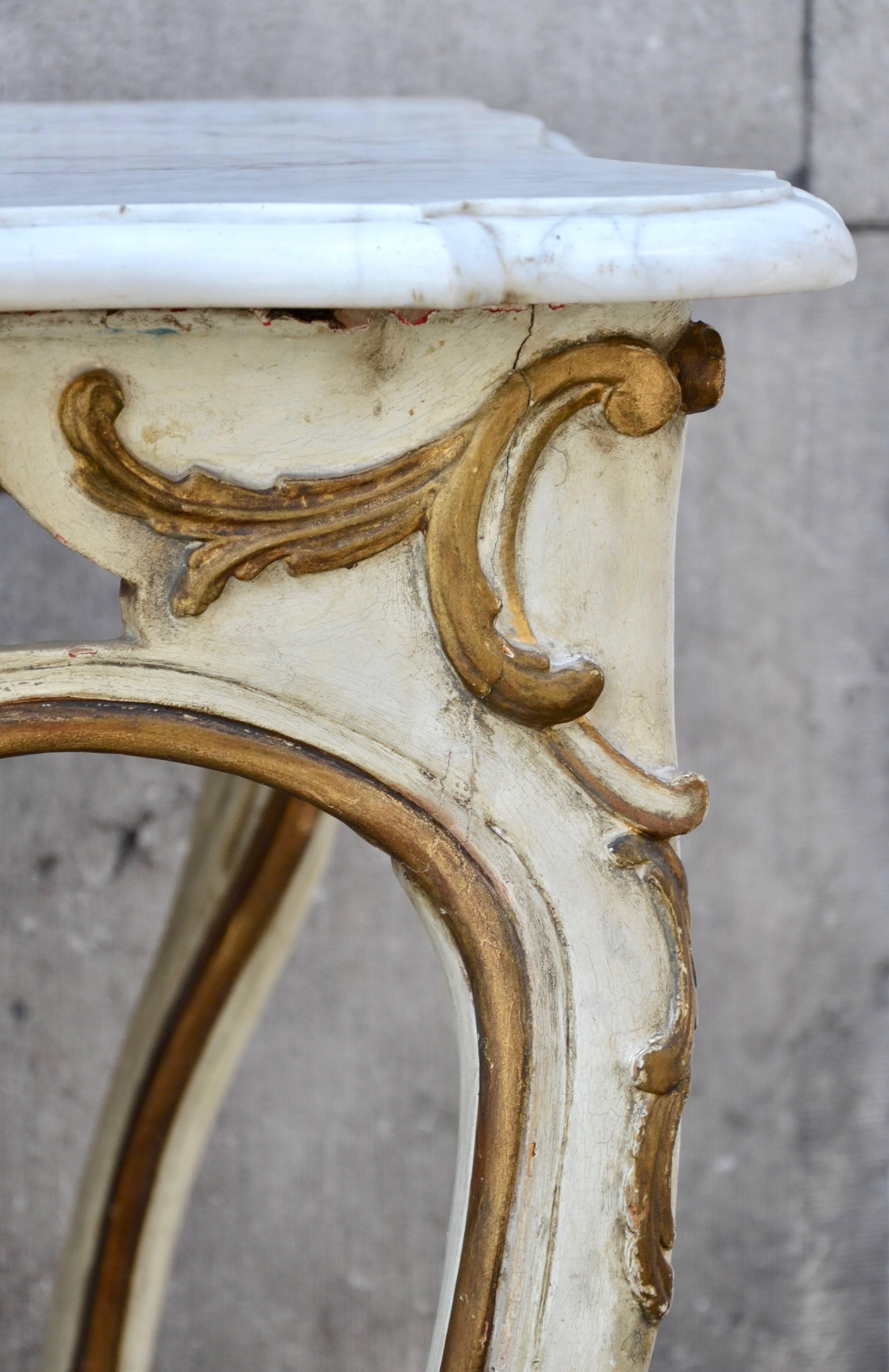 Elegant 18th Century Italian Rococo Console in Marble and Carved Wood 3