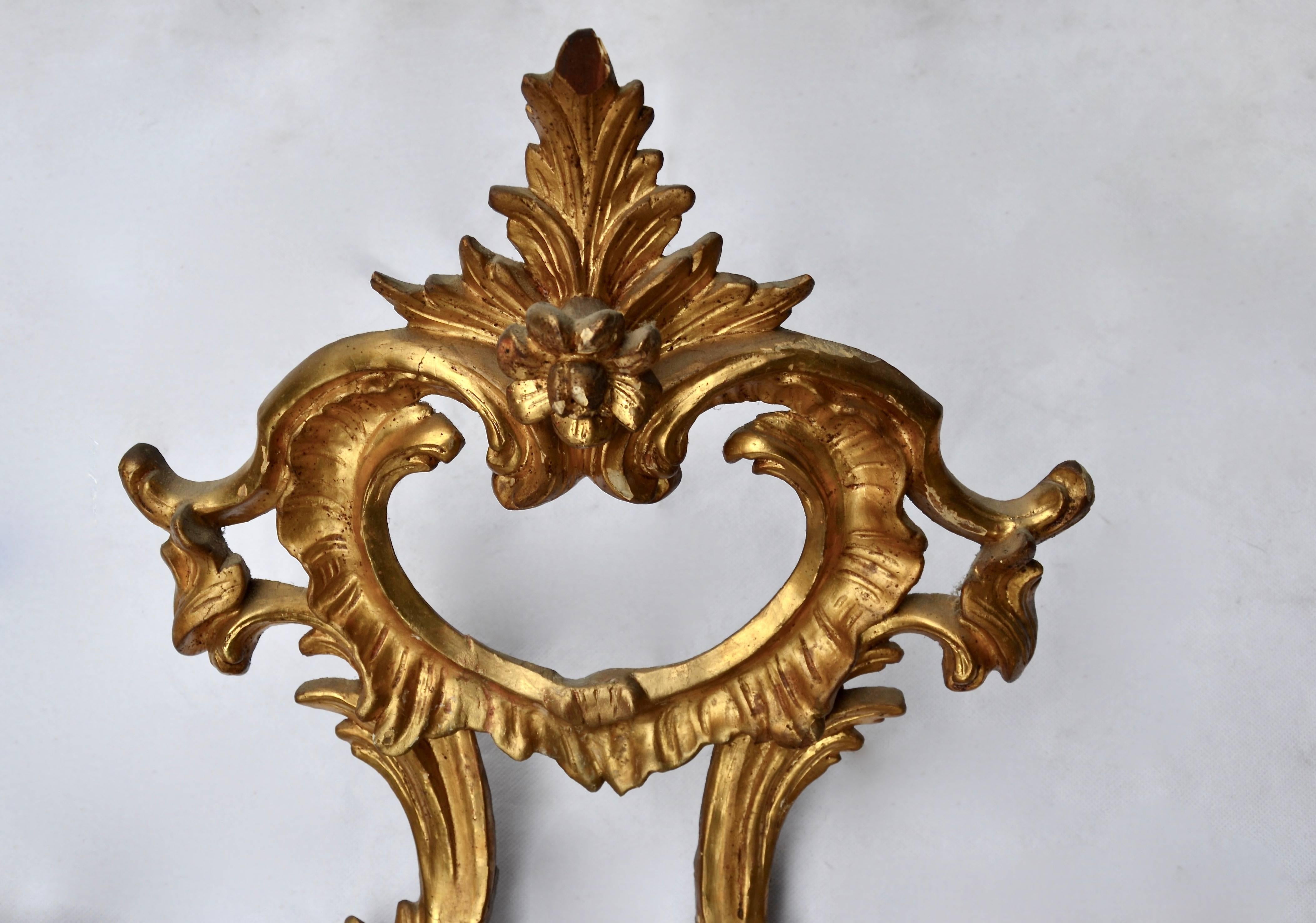 Original 18th century mirrors, and beautiful quality in the carving and the gilding of the wood.