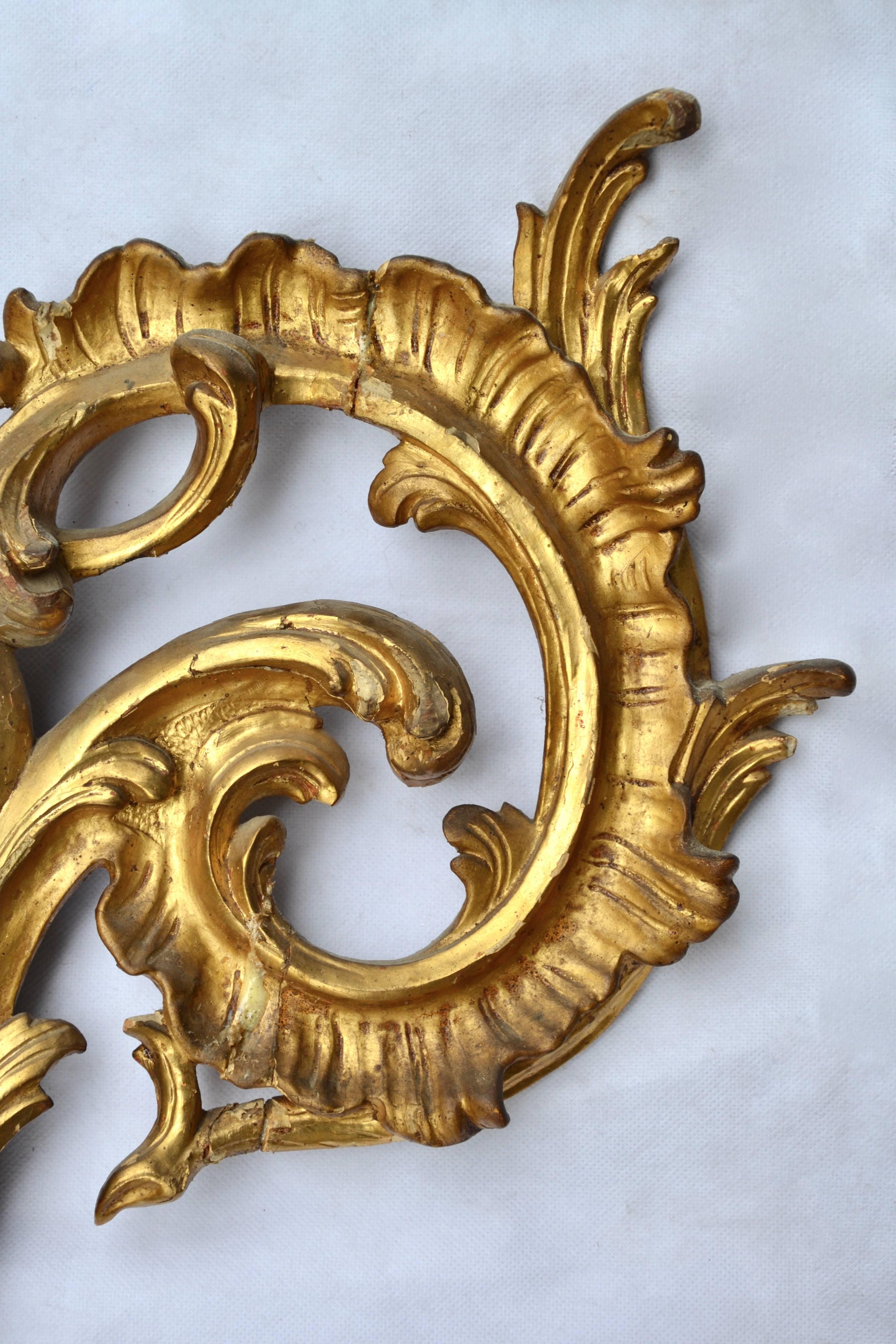 Beautiful Pair of 18th Century Italian Rococo Carved Giltwood Mirrors 3