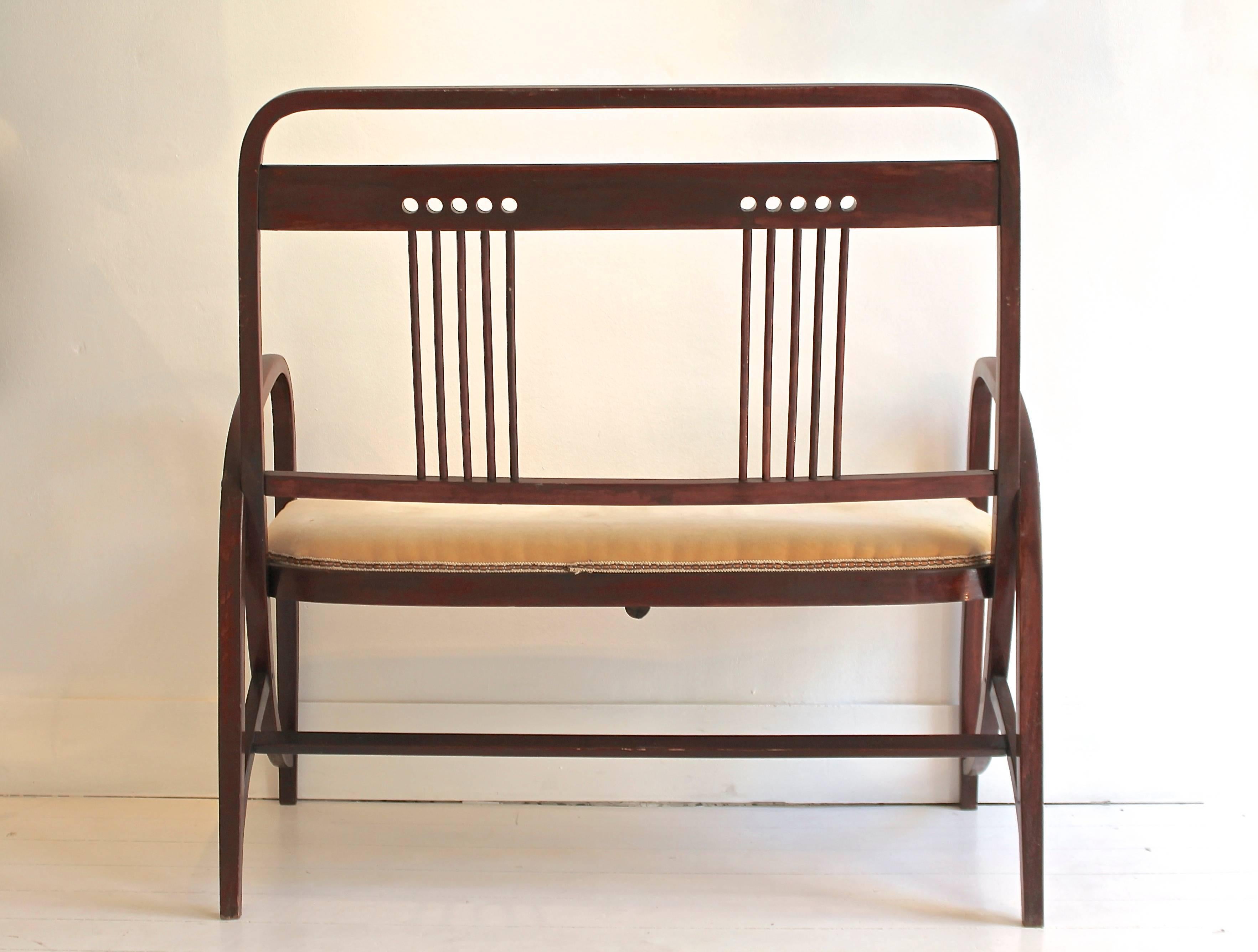 Early 20th Century Thonet Model 511 Bentwood Bench, Vienna Secession, circa 1900