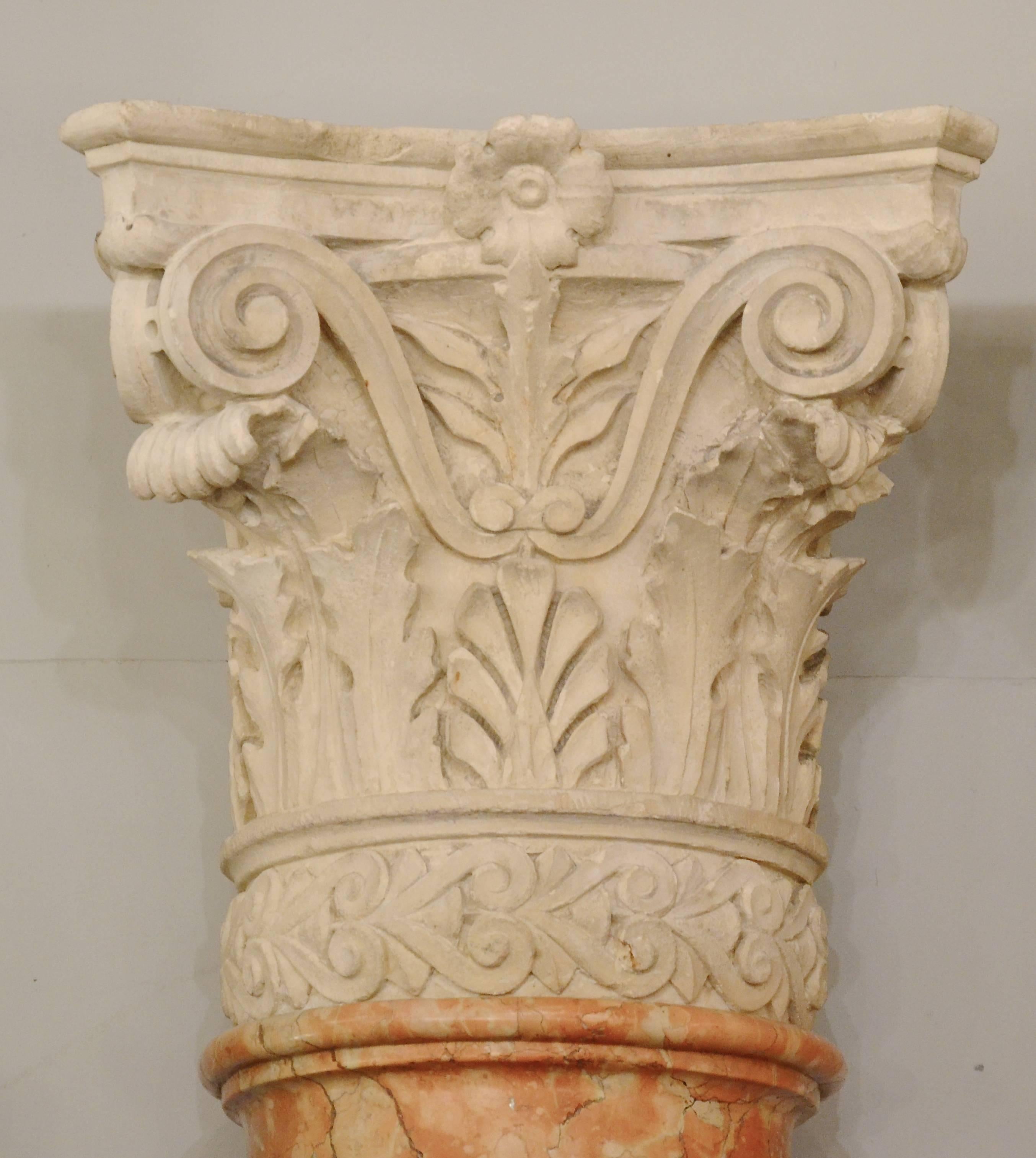 Ensemble de quatre demi-colonnes du XIXe siècle en marbre rouge de Vérone et pierre de Vincenza
Ou vendu par paire à 18 000€. 