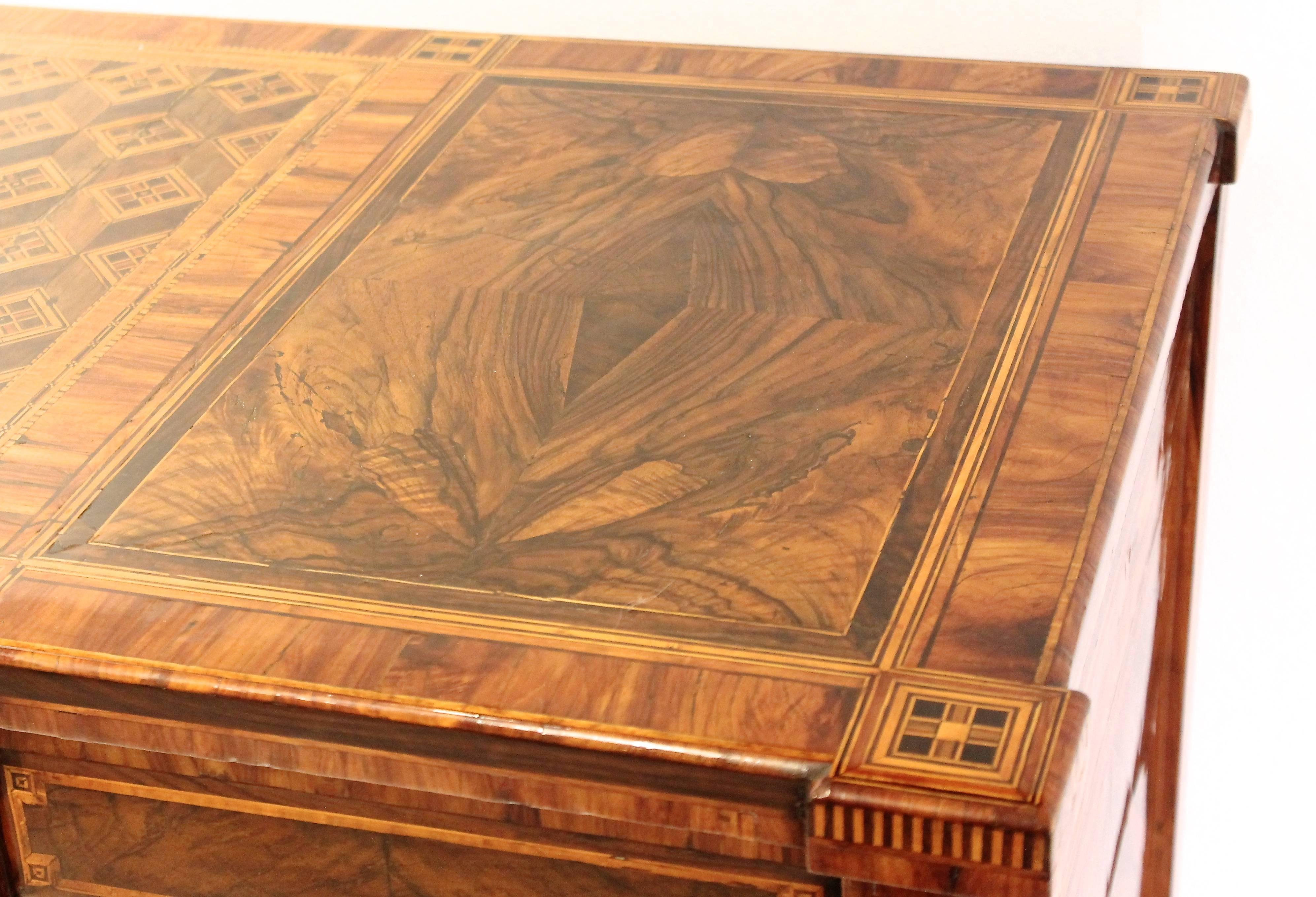 Italian 18th Century Louis XVI Chest of Drawers in Walnut Marquetry, Naples, Italy