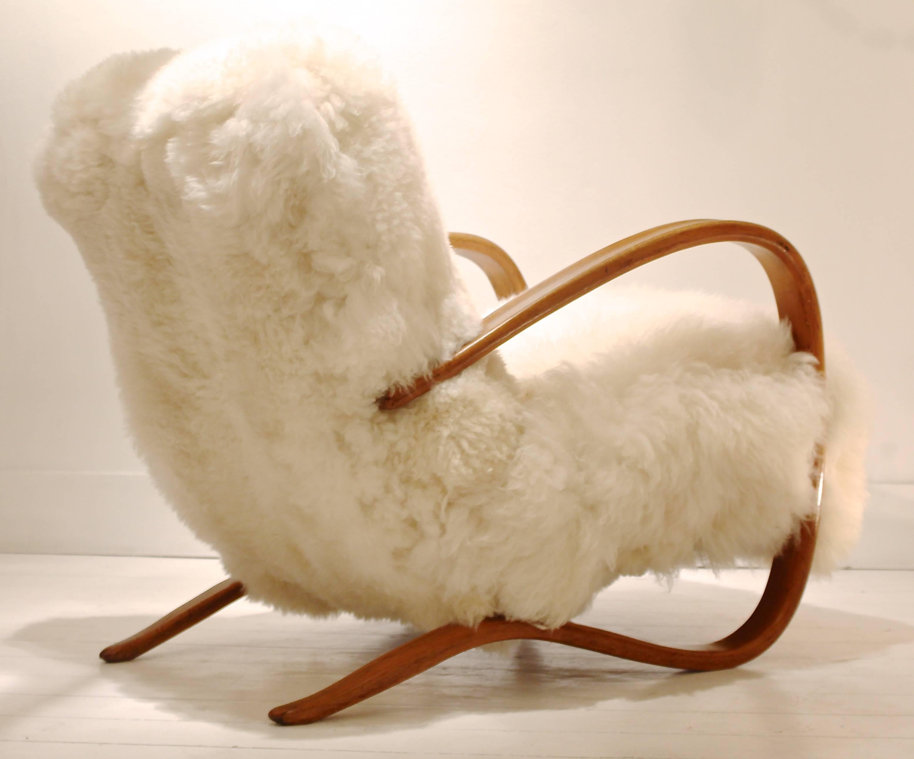 20th Century Pair of Midcentury Jindrich Halabala Armchairs in Bentwood and Sheepskin