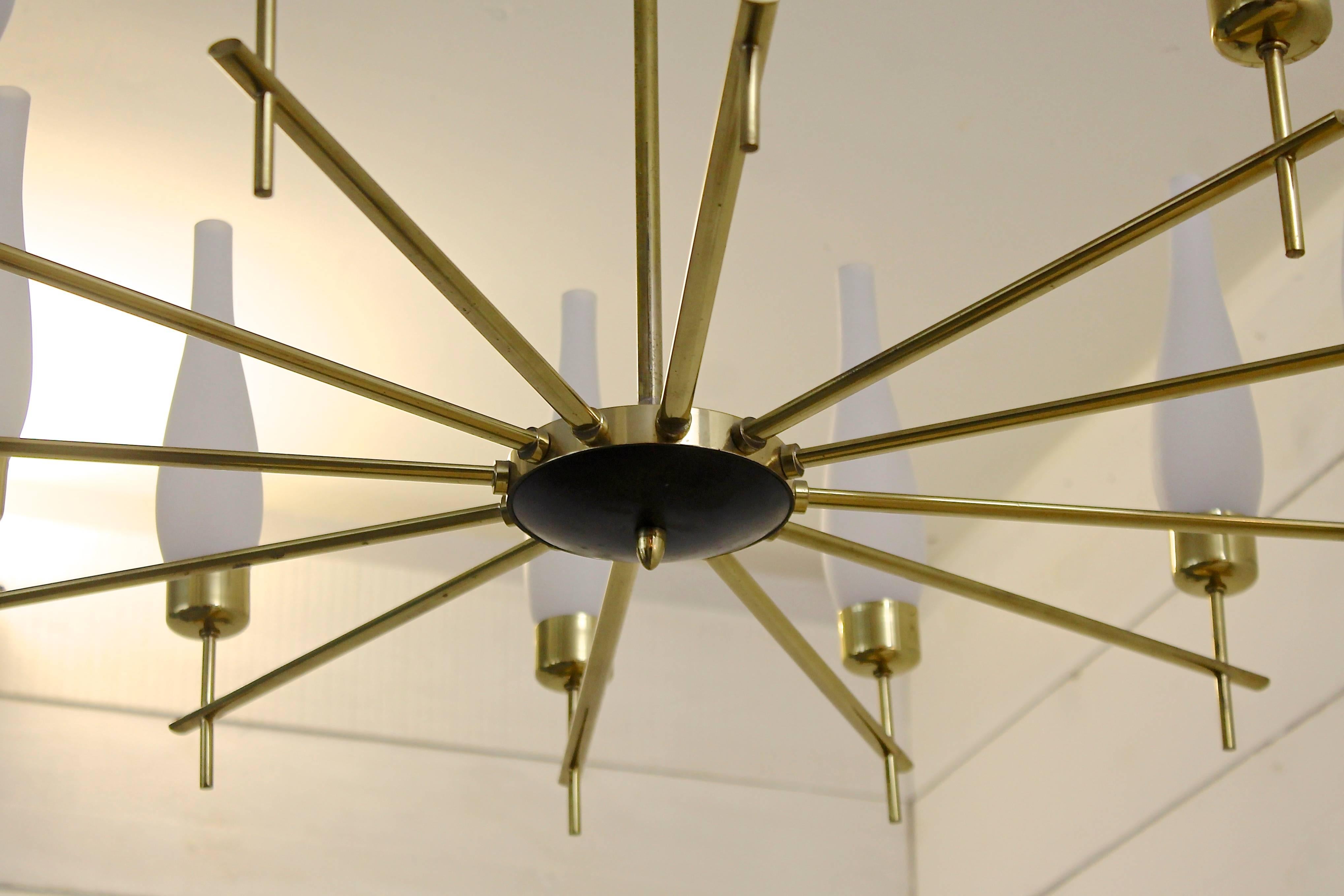 1960s Italian Chandelier in Brass and Opaline Glass In Excellent Condition In Brussels, BE