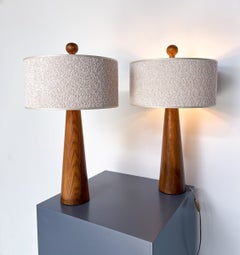 Paire de lampes de table modernes coniques en bois, abat-jour en bouclé, Italie