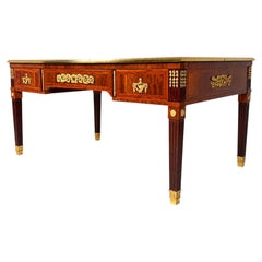 Großer Schreibtisch im Stil Ludwigs XVI., aus Holz, vergoldeter Bronze und Leder
