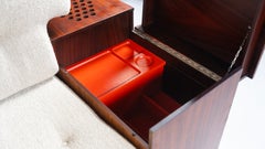 Grand canapé d'angle avec rangements intégrés, haut-parleur et tourne-disque, Bernini