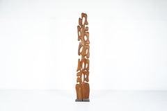 Par de esculturas totémicas, madera de pino, de Marc Lampens, Bélgica, 1990