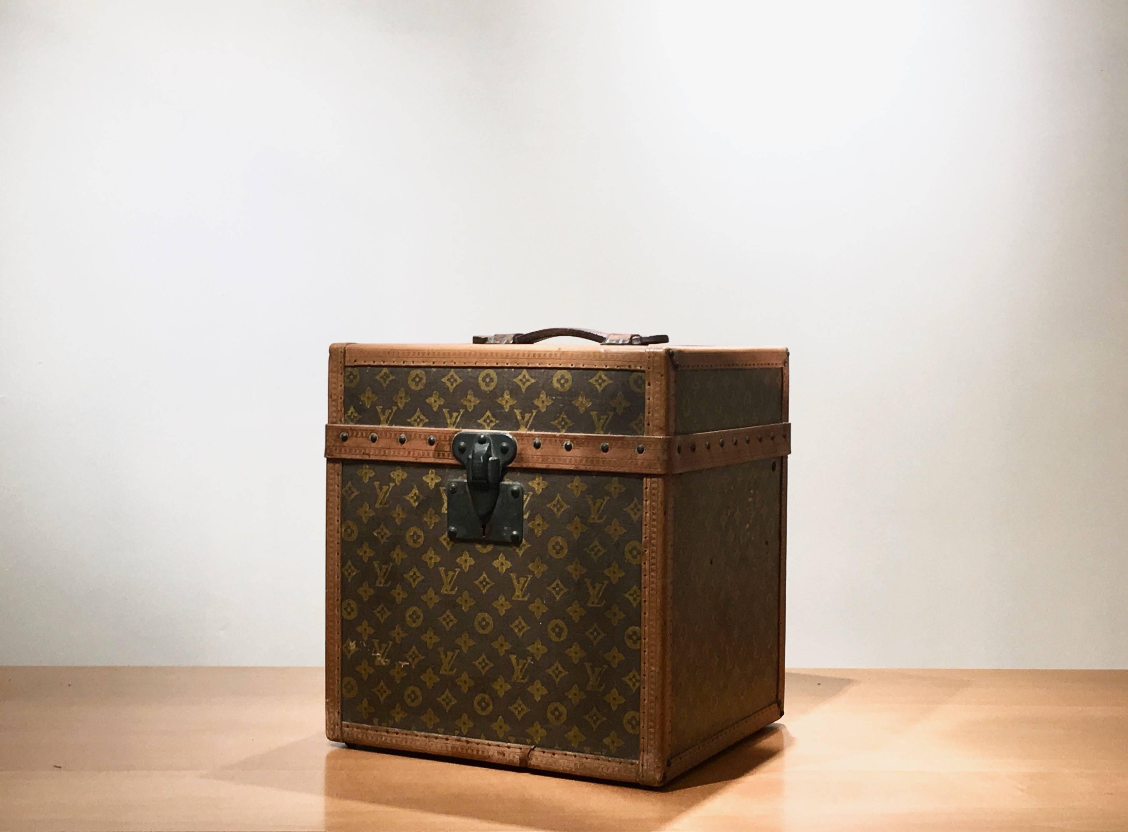 1930s beautiful Louis Vuitton monogram trunk 