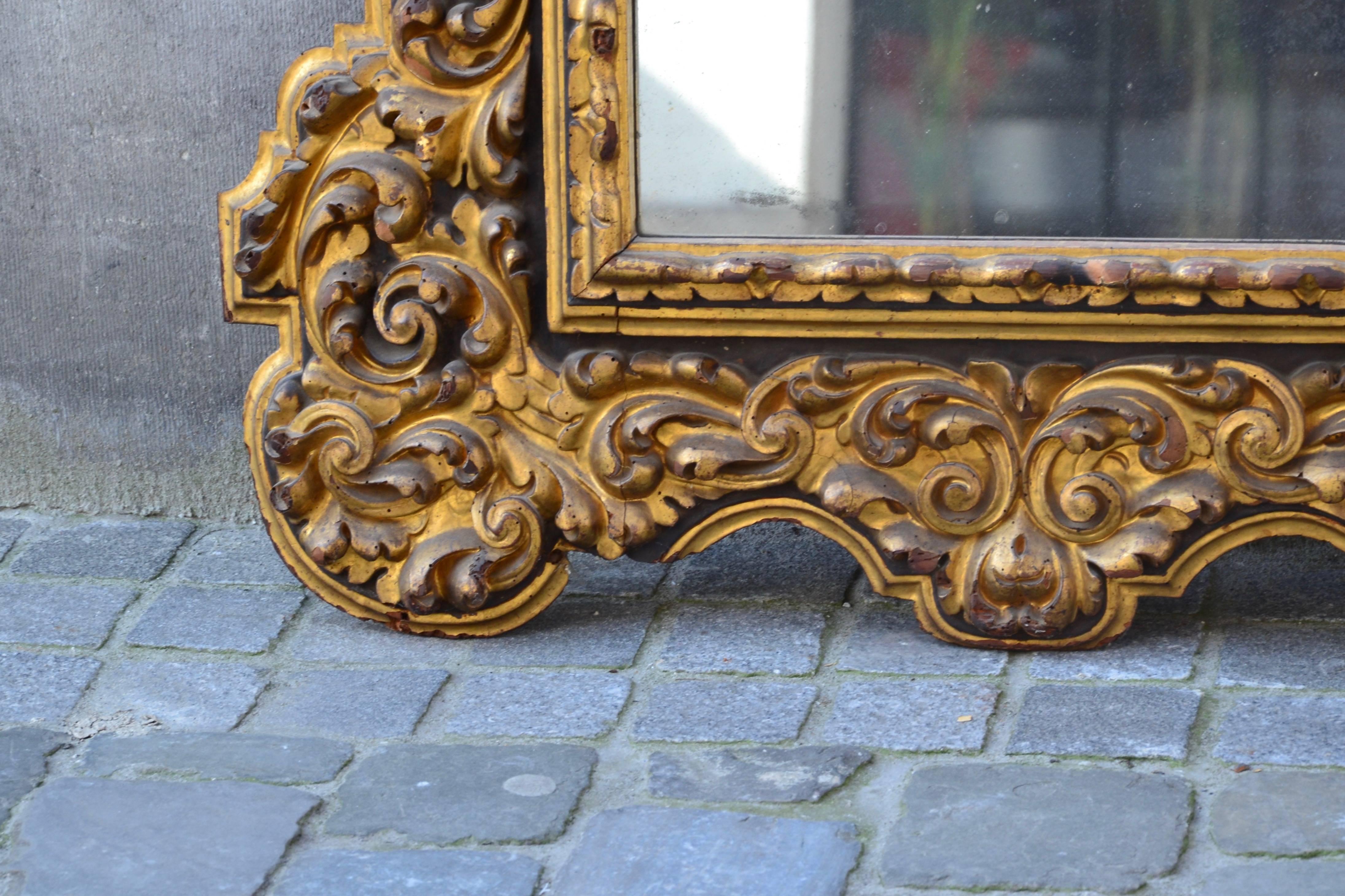 Baroque 18th Century Mirror in Carved Giltwood