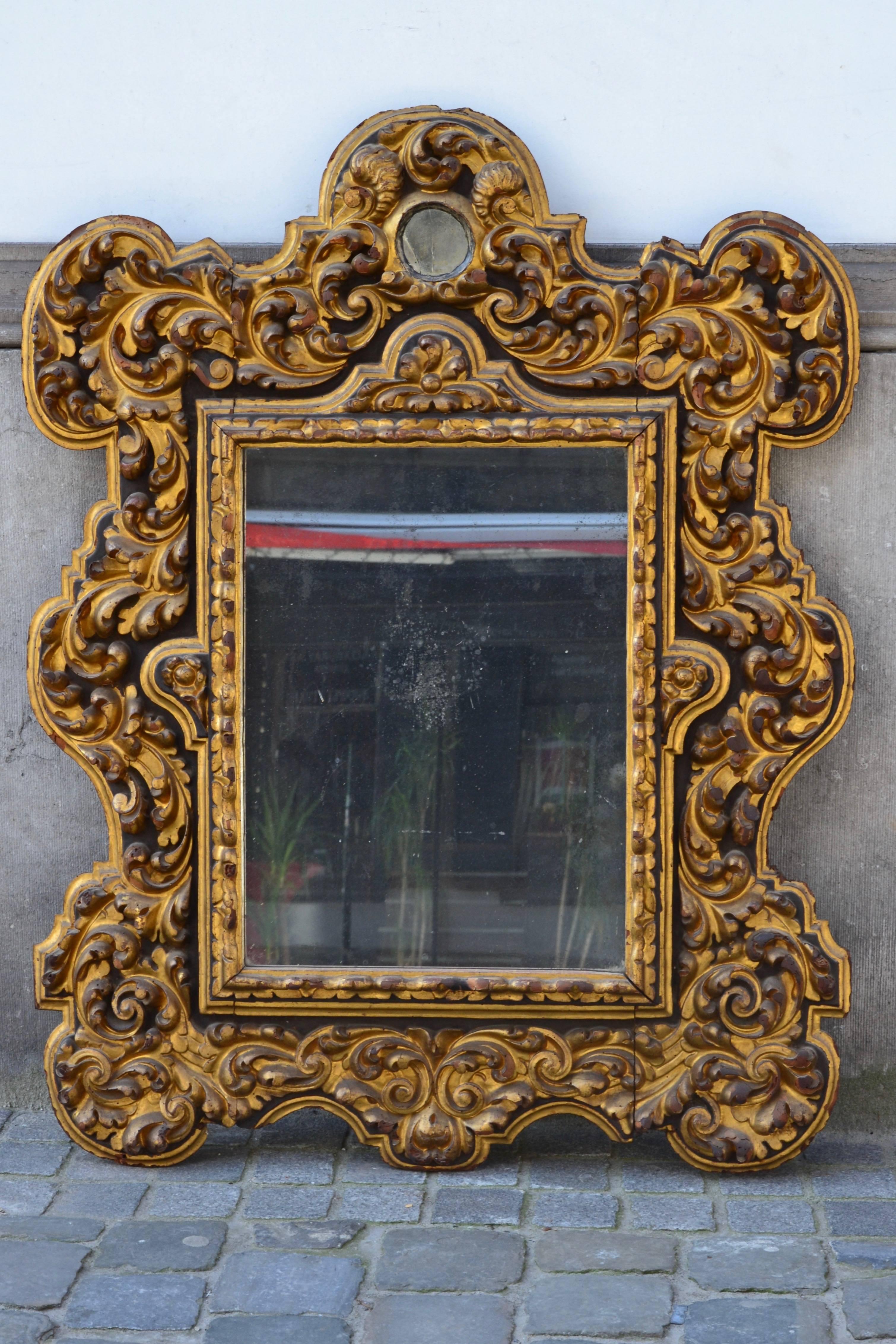 18th Century Mirror in Carved Giltwood 3