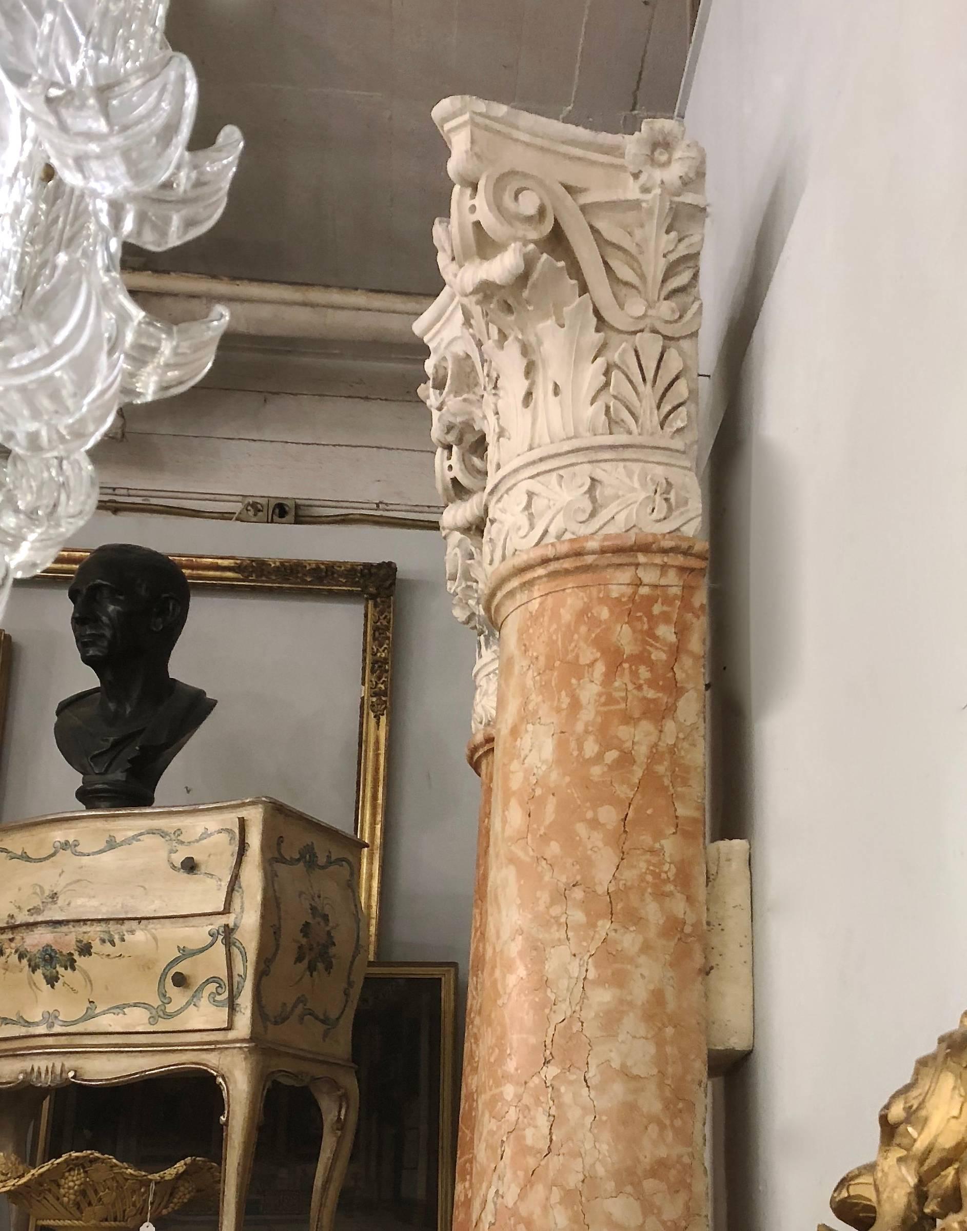 Sculpté Ensemble de quatre demi-colones du 19ème siècle en marbre rouge de Vérone et pierre de Vincenza en vente