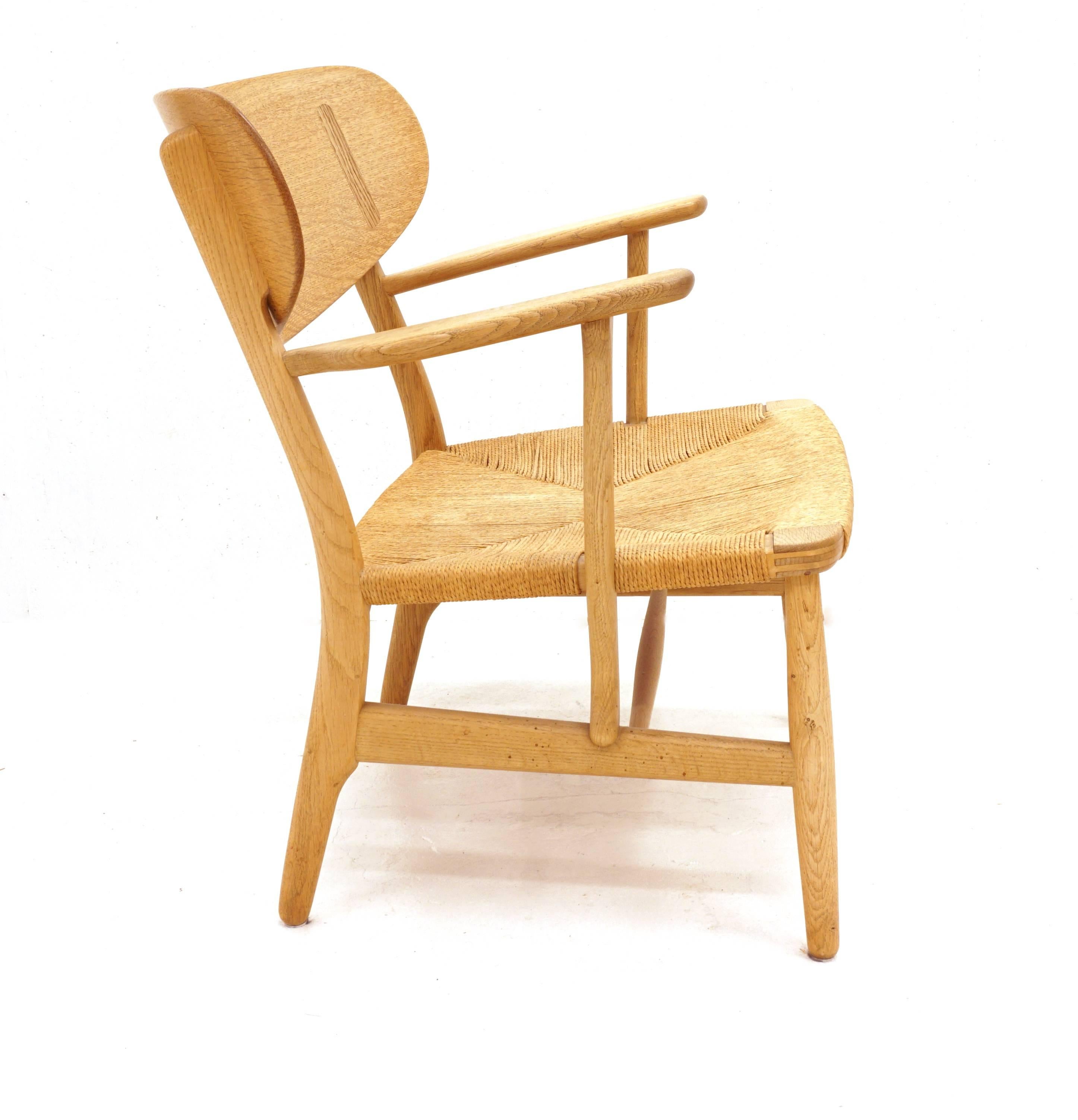 Hans Wegner, easy chair, oak, CH 22 shell chair. Maker Carl Hansen & Son, with label, Designed 1950.