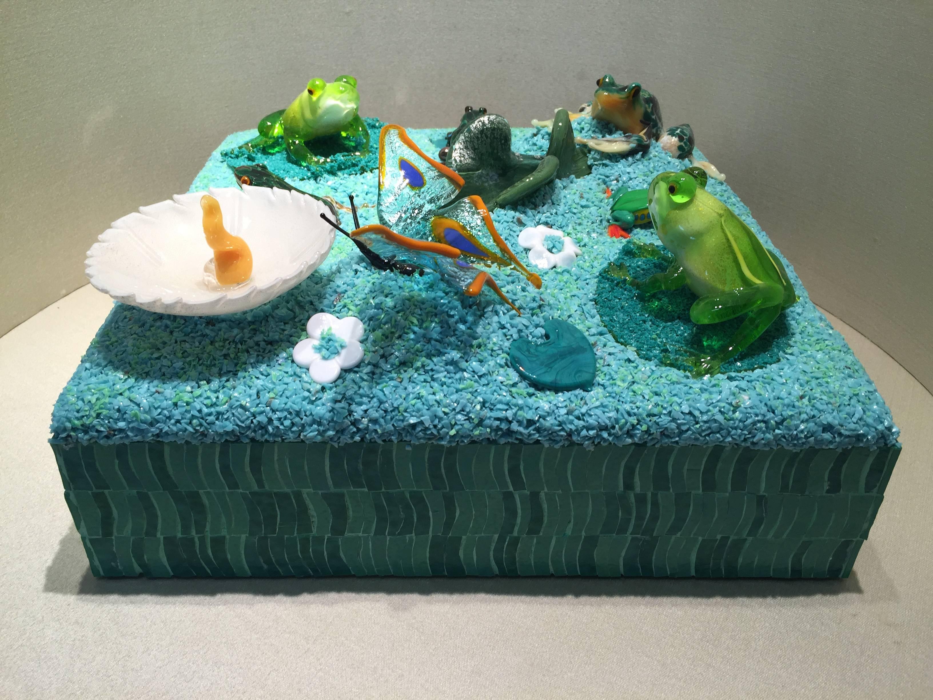 Italian Beautiful Murano Glass and Mosaic Sculpture with Frogs For Sale