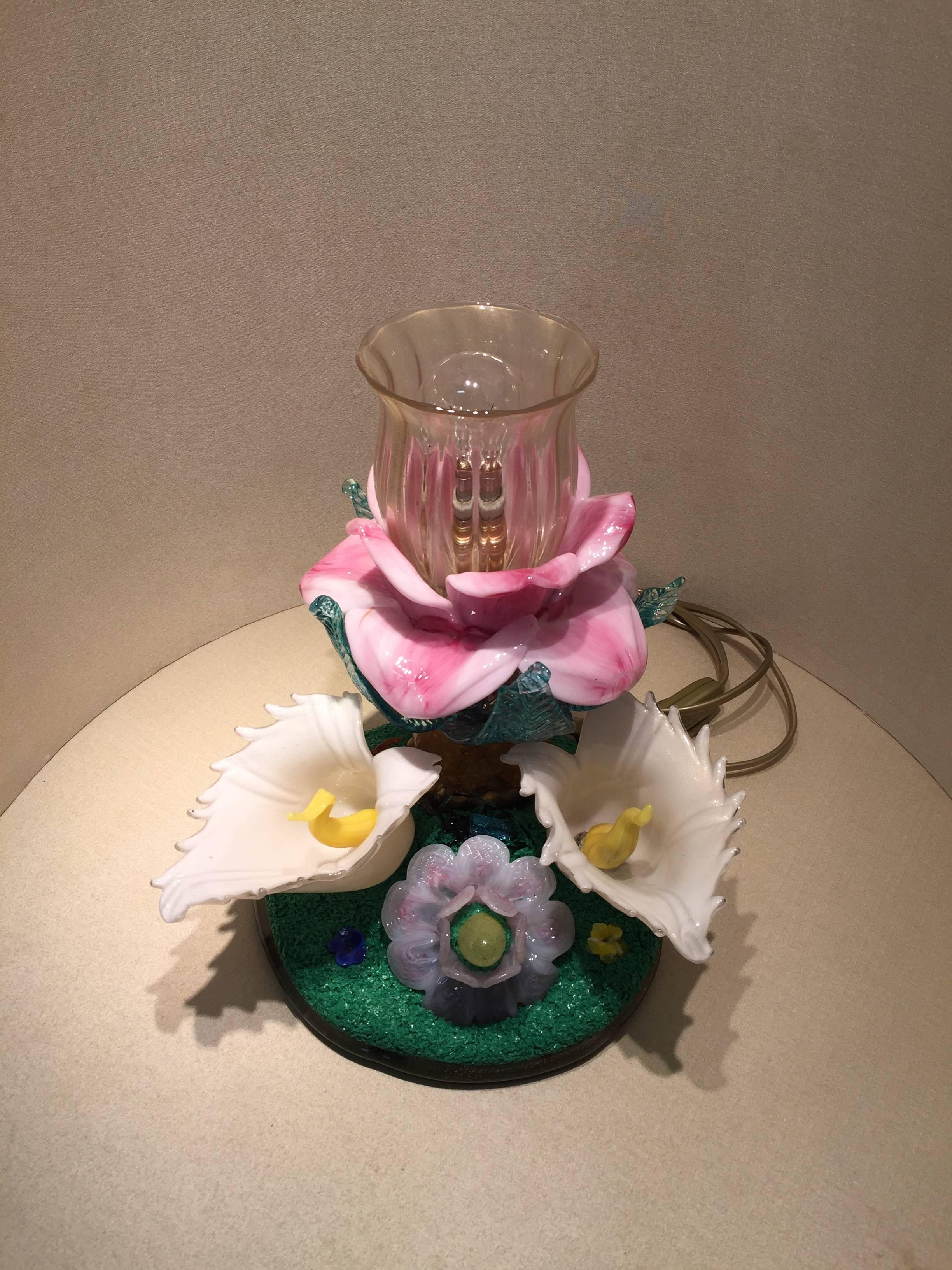 A beautiful and one of a kind Murano glass sculpture lamp with calla flowers and big rose.

Venice, with its unique history, the majesty of its palaces and façades, has over the centuries represented a magnificent open-aired workshop where great